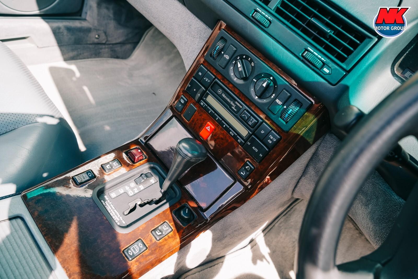 Mercedes-Benz SL view 21