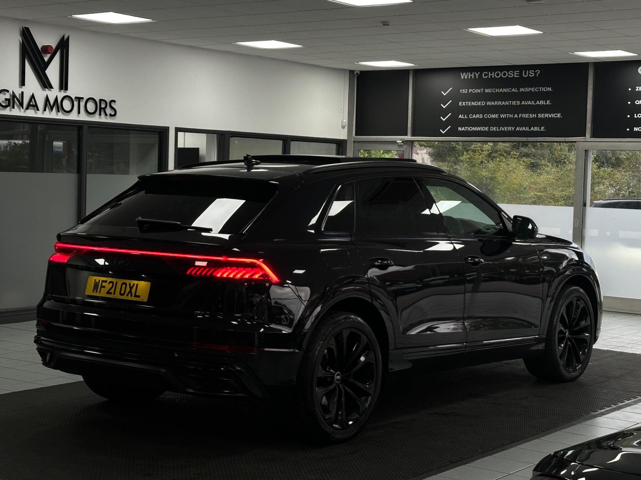 Audi Q8 view 14