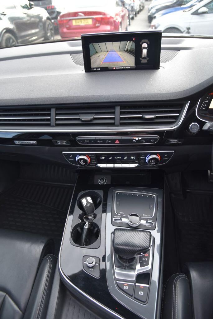 Audi Q7 view 38