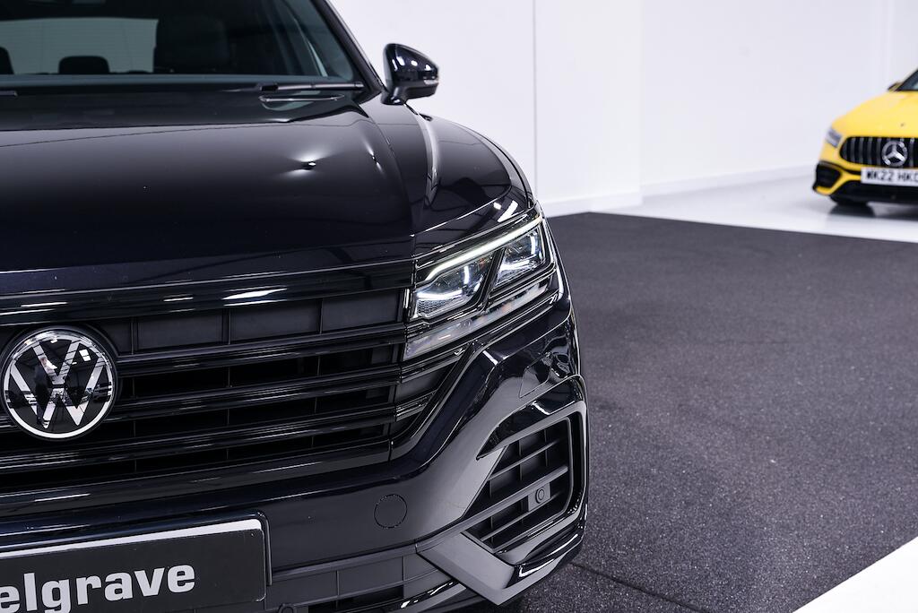 Volkswagen Touareg view 8
