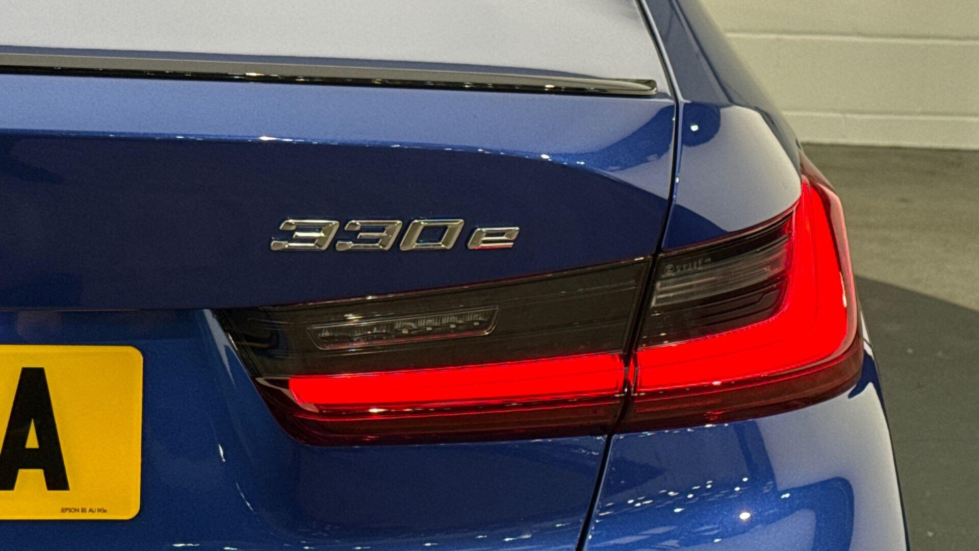 BMW 3 Series view 22
