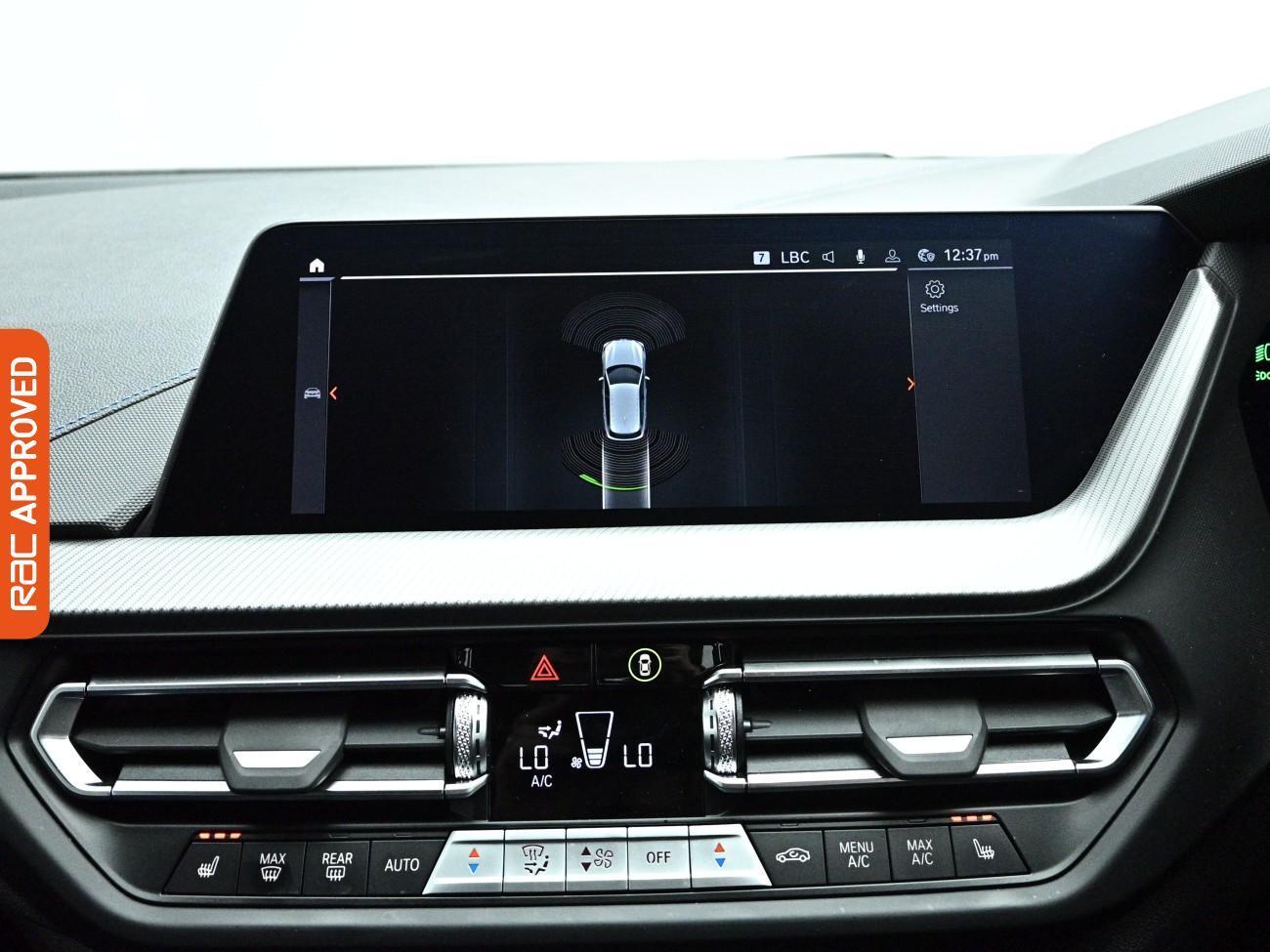 BMW 1 Series view 16