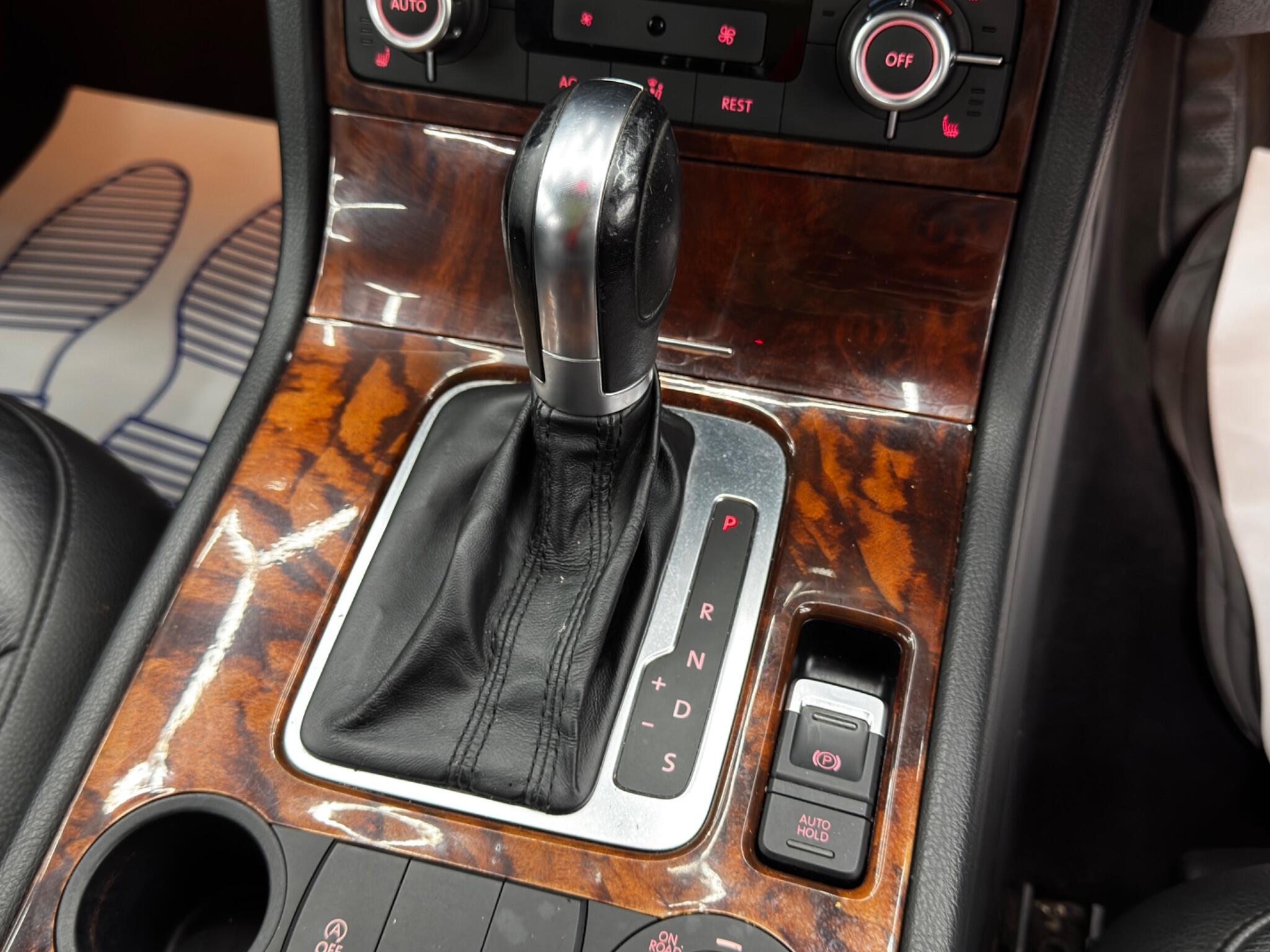 Volkswagen Touareg view 26