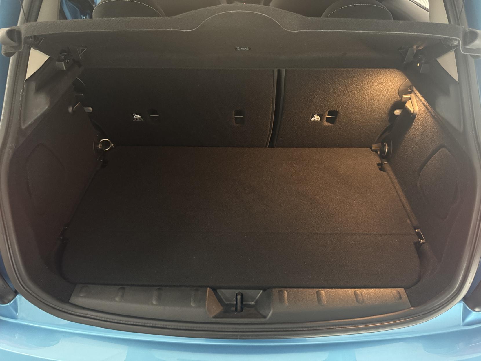 Mini Hatch view 75