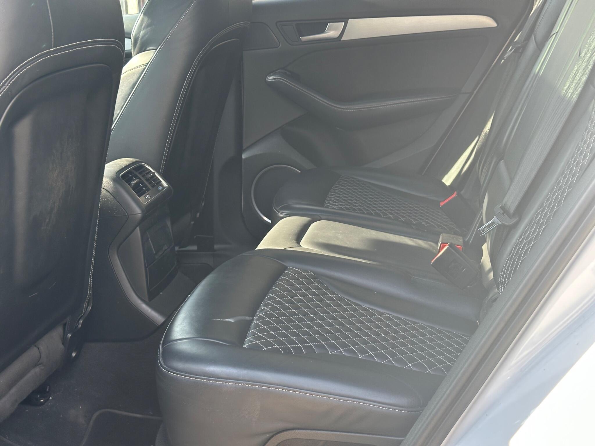 Audi SQ5 view 14