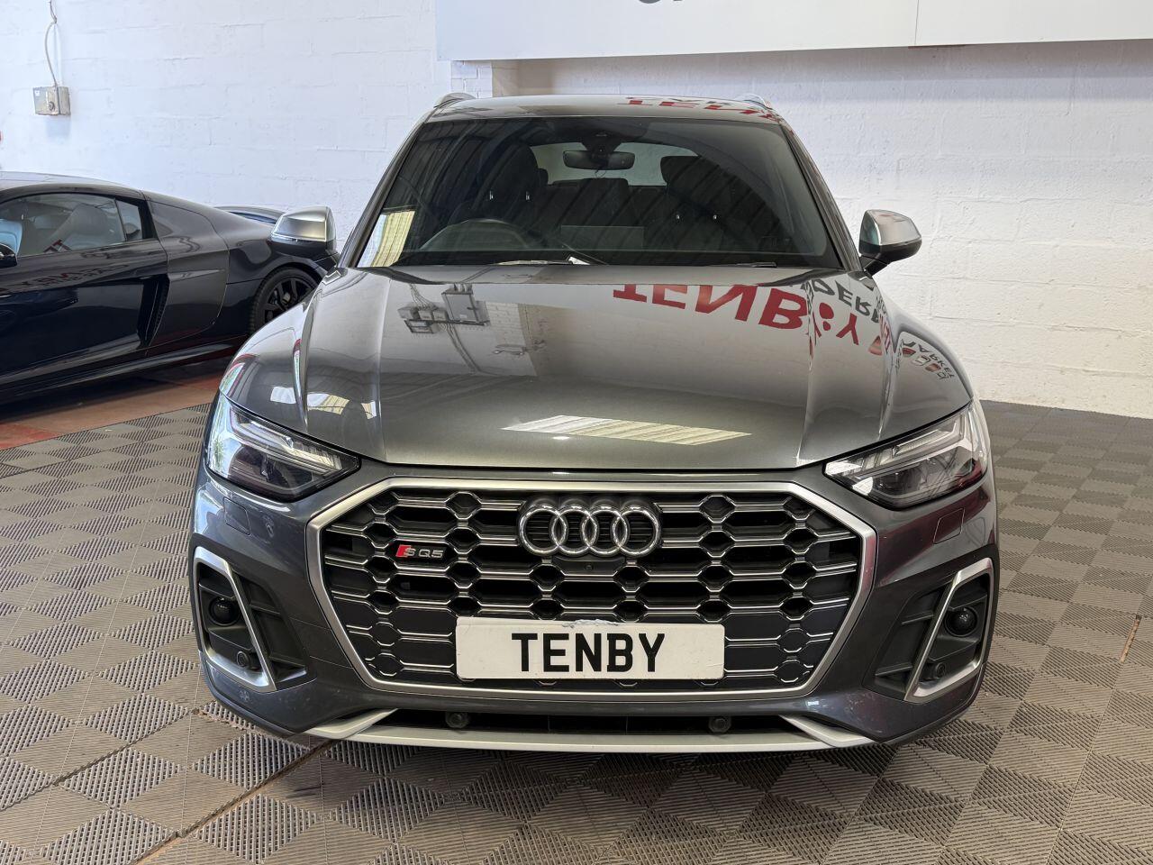 Audi SQ5 view 3