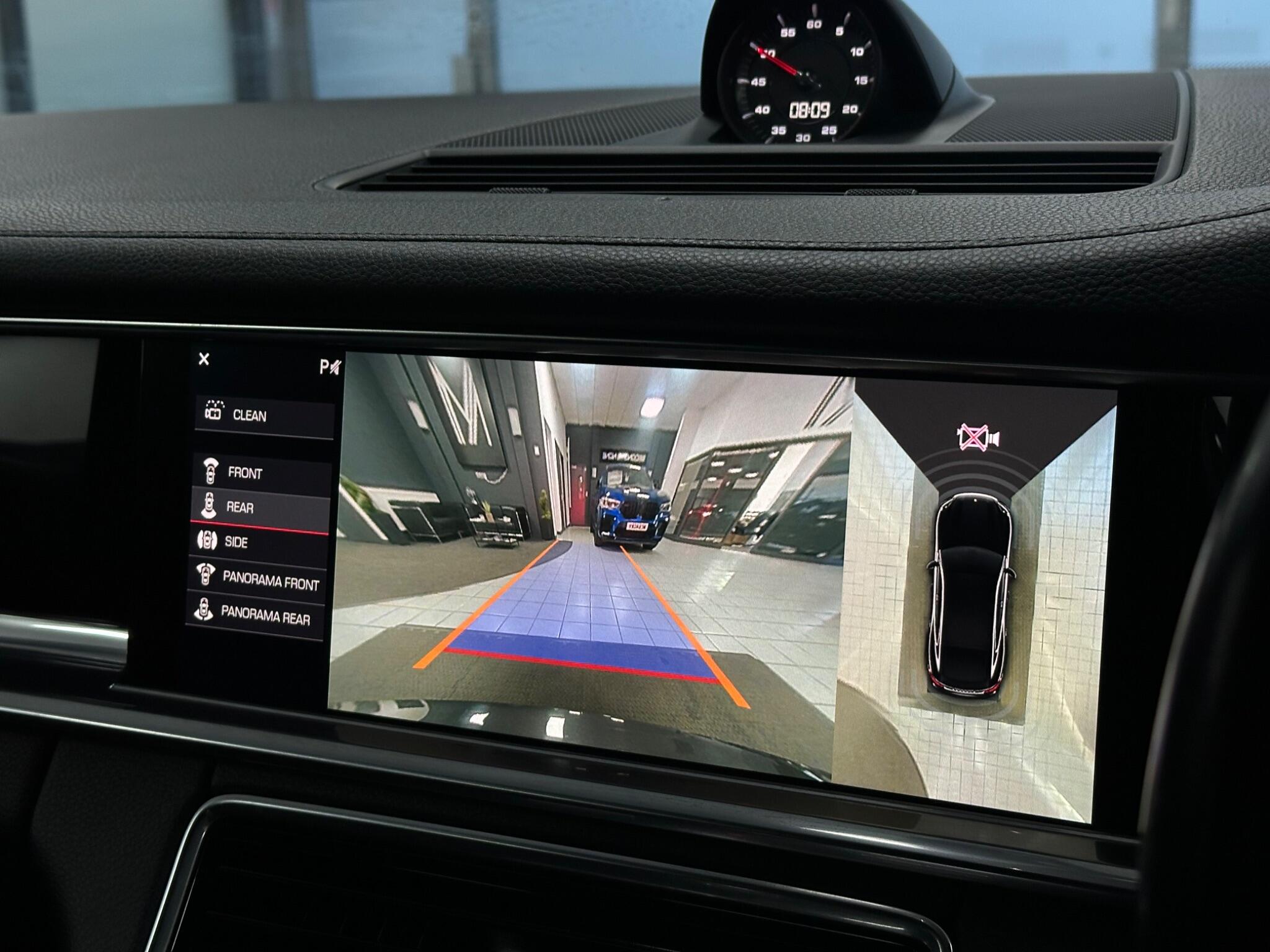 Porsche Panamera view 31