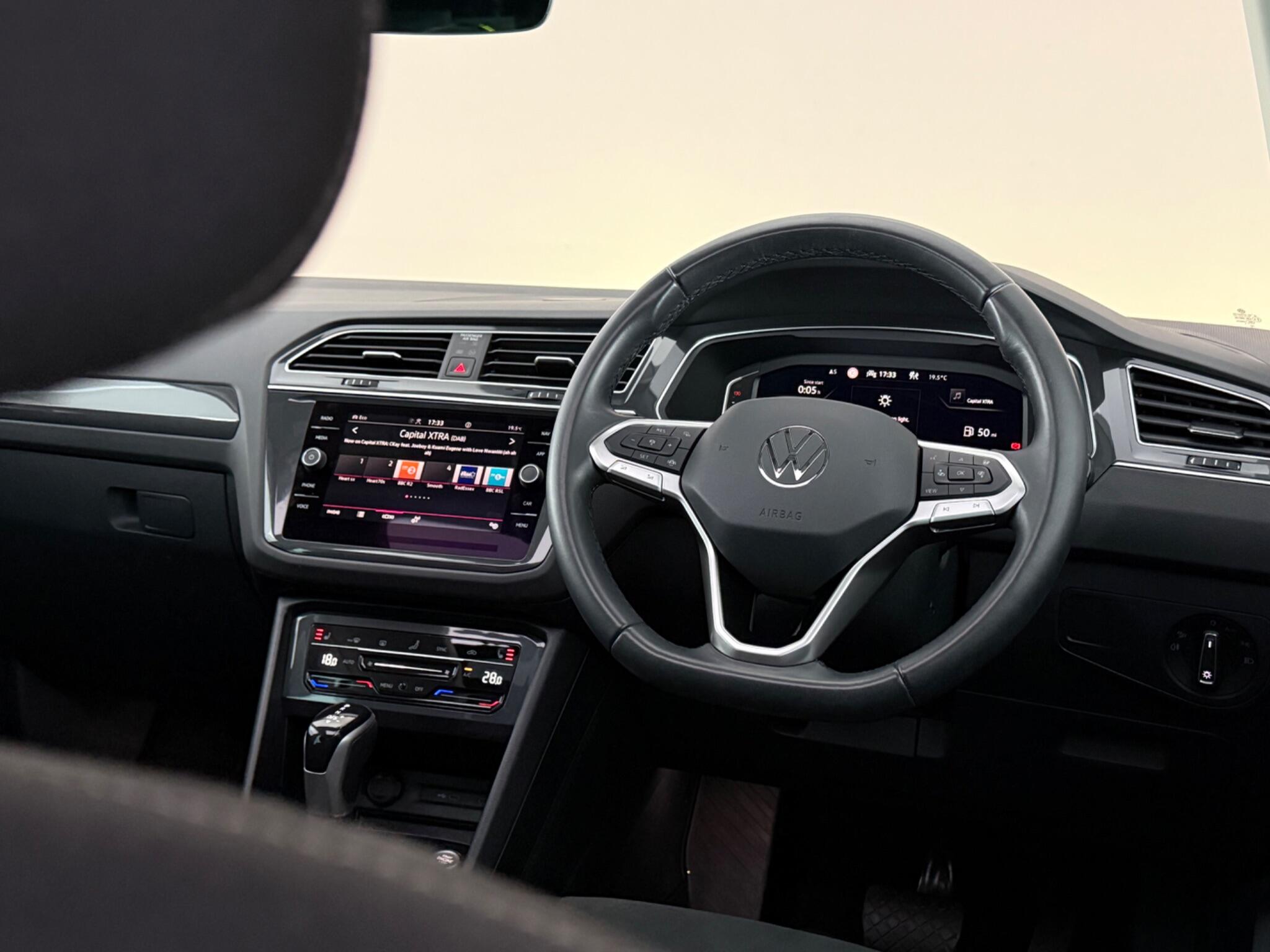 Volkswagen Tiguan view 14