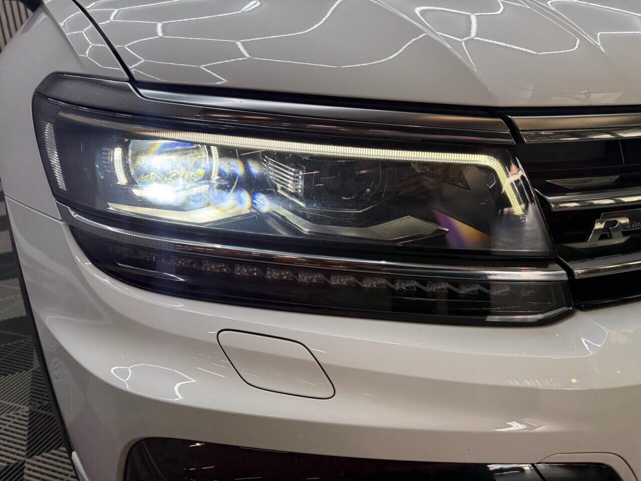 Volkswagen Tiguan view 3