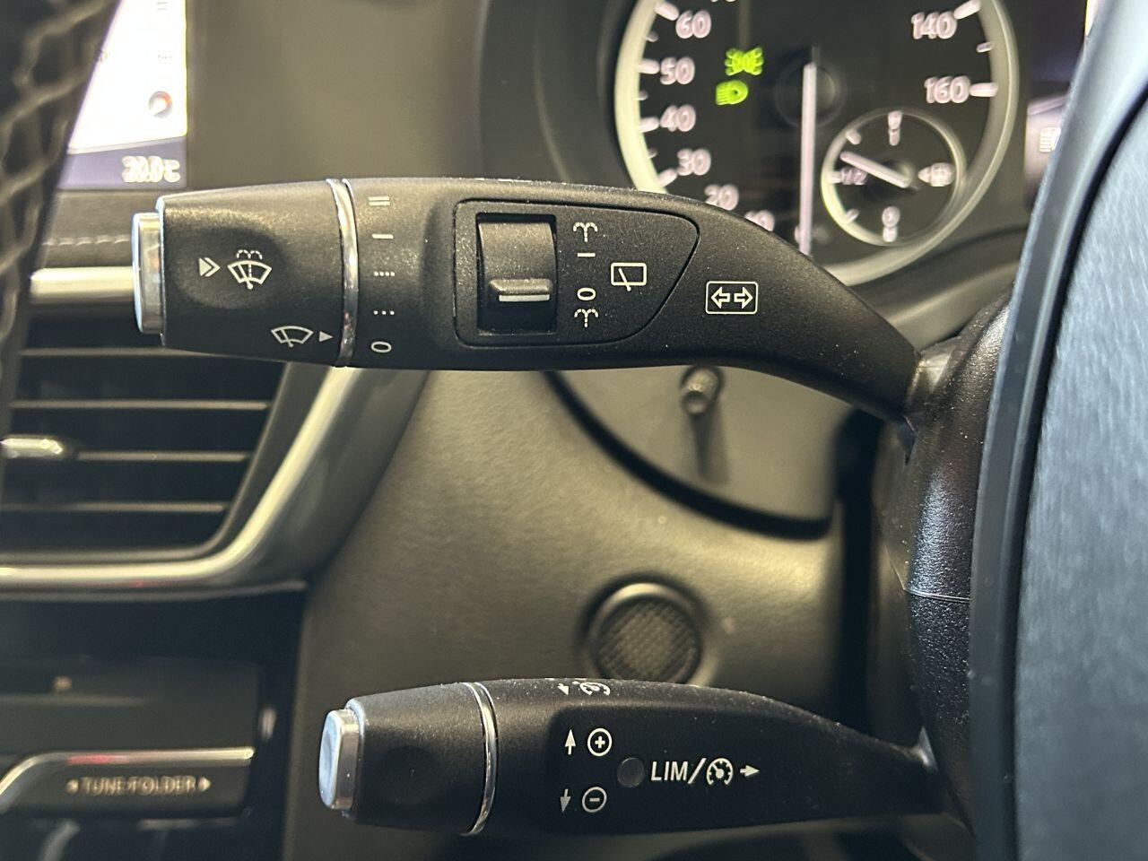 Infiniti Q30 view 34