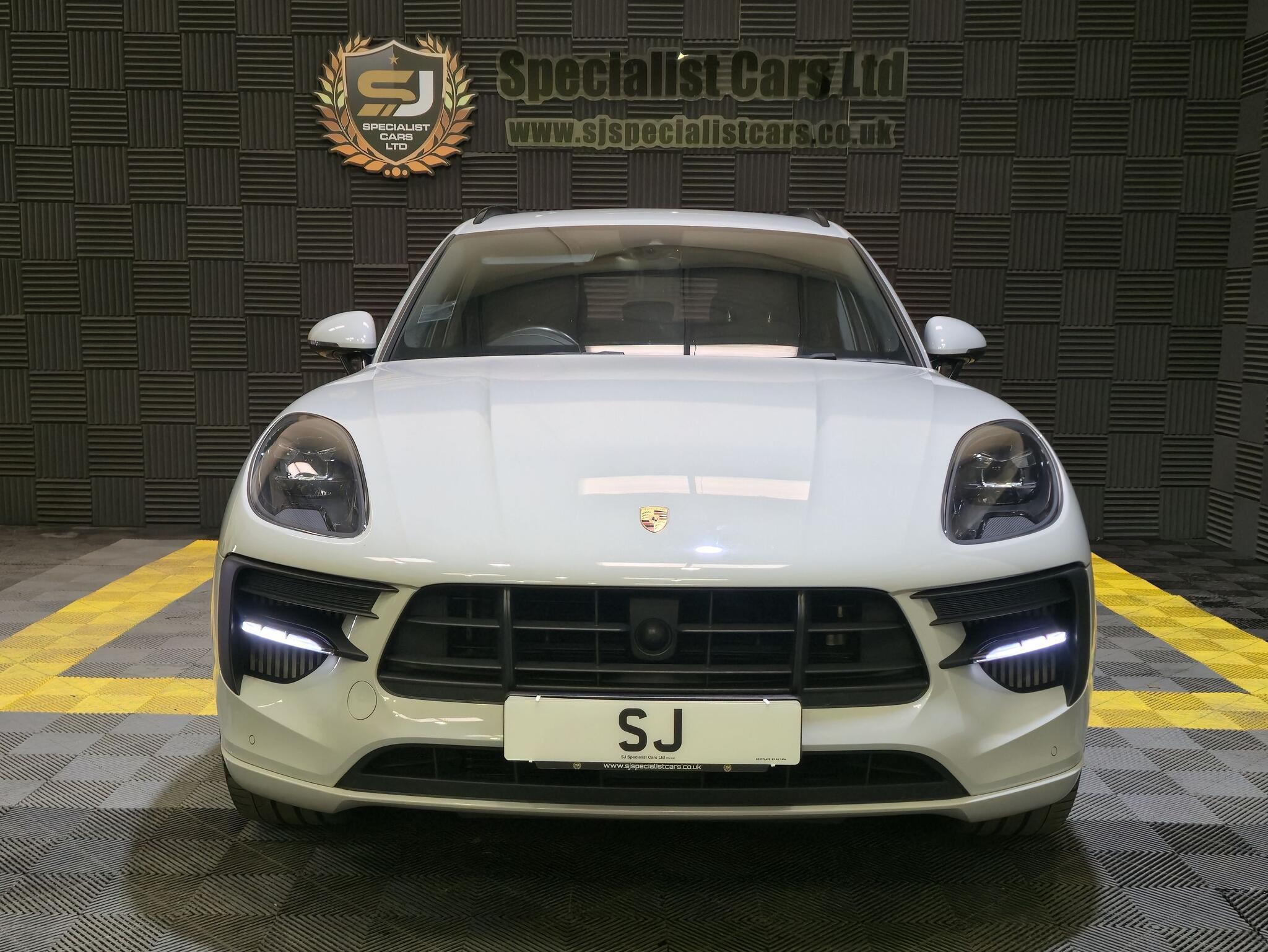 Porsche Macan view 5