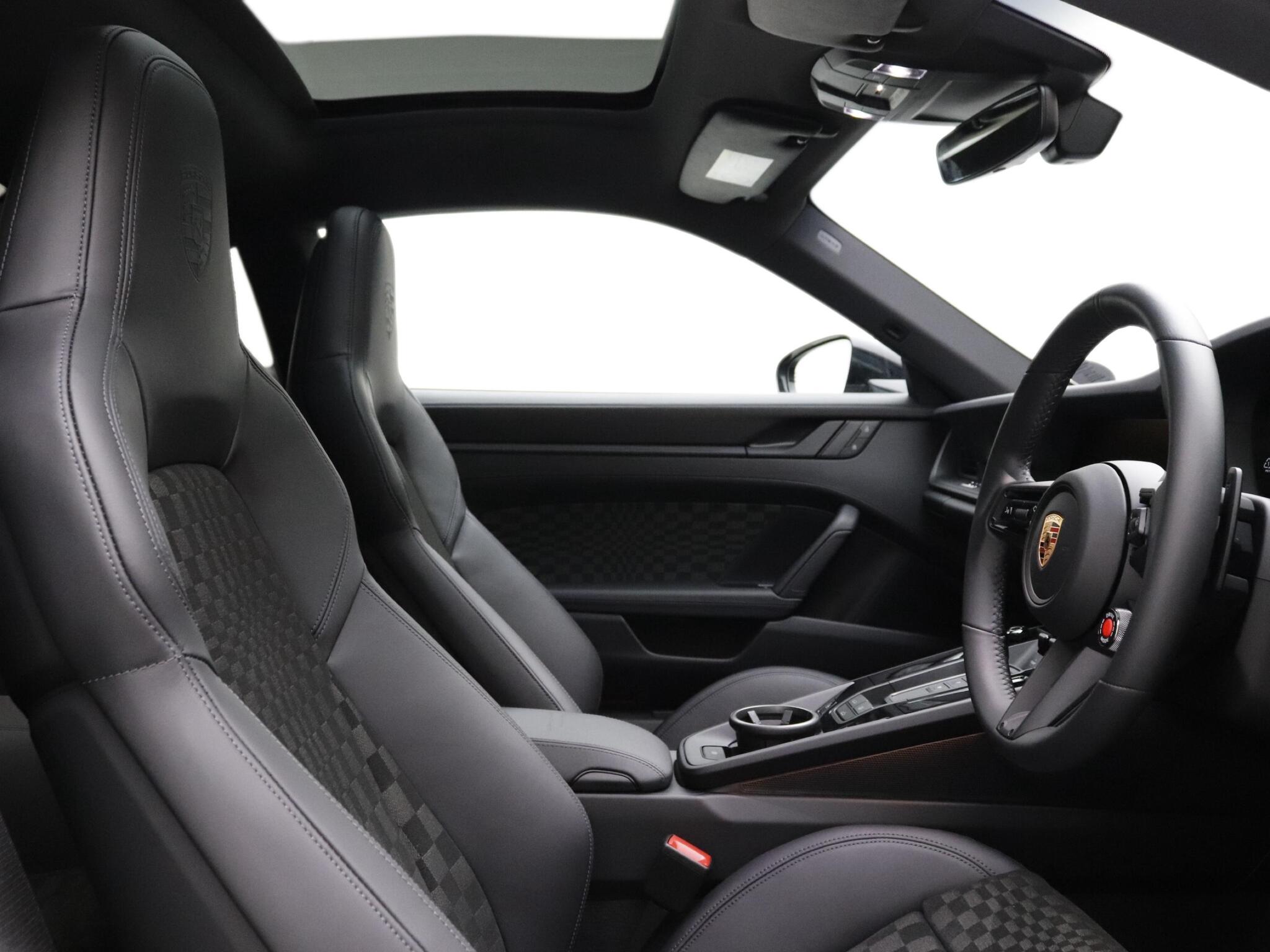 Porsche 911 view 10