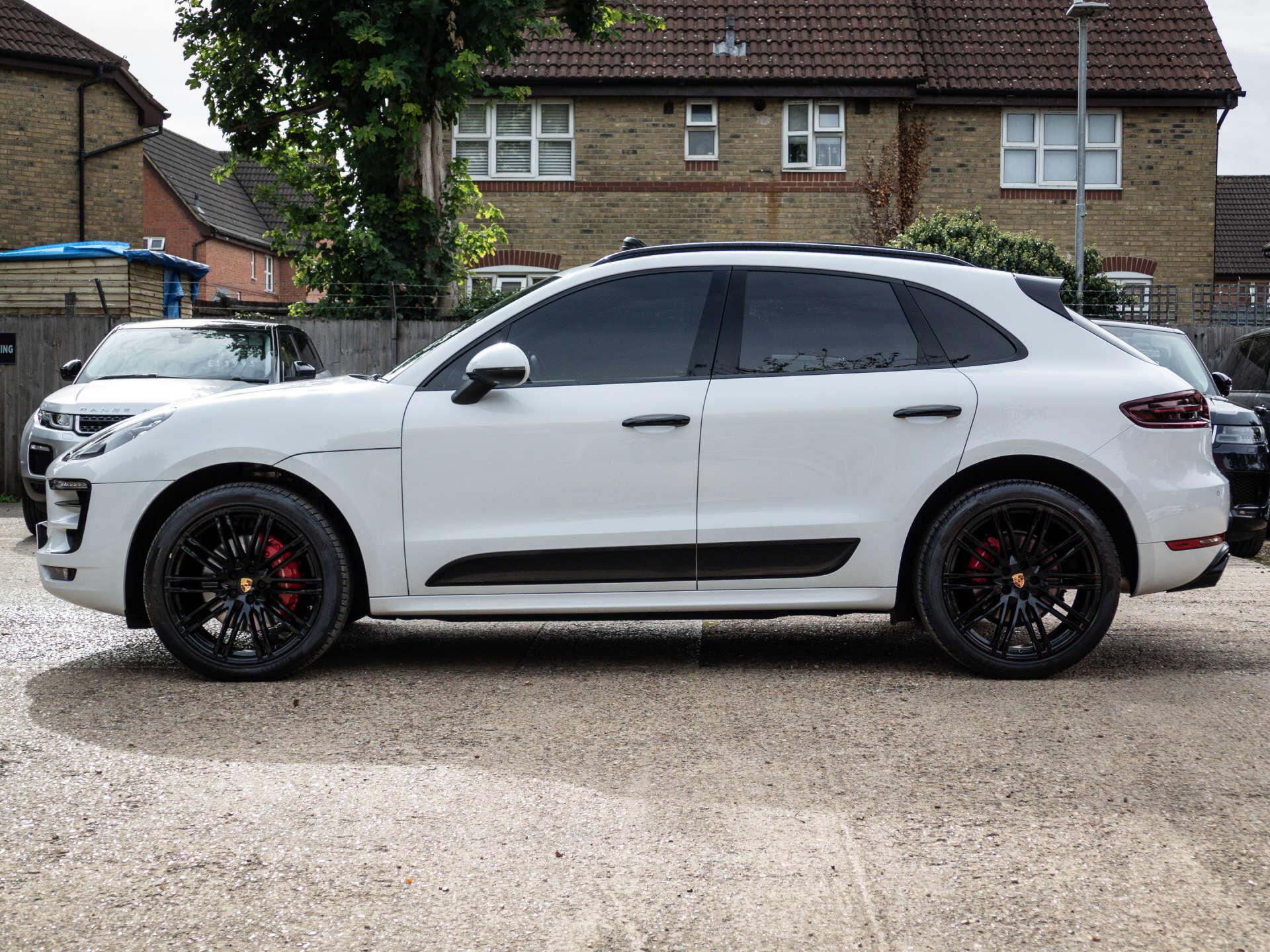 Porsche Macan view 13