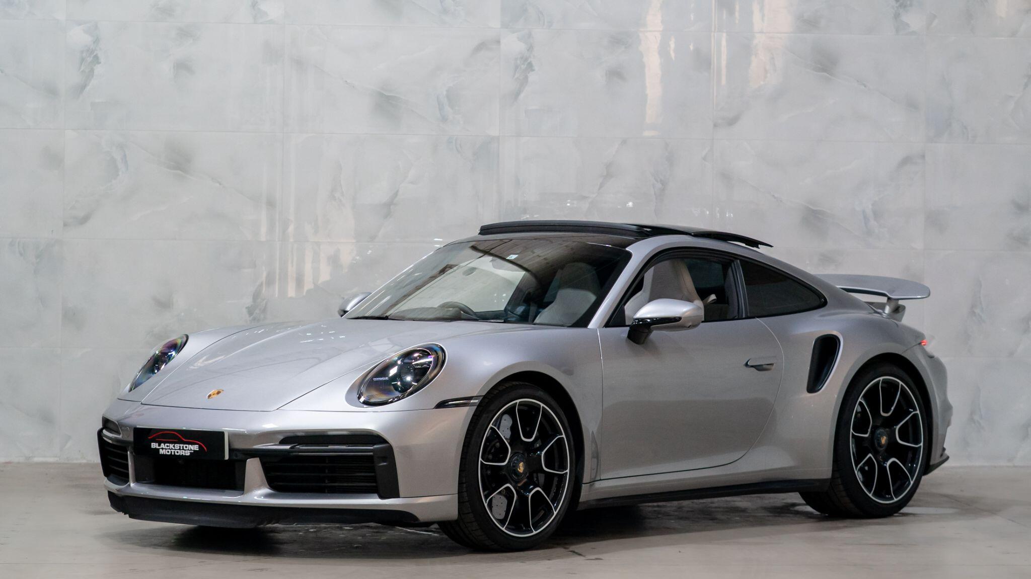 Porsche 911 view 3