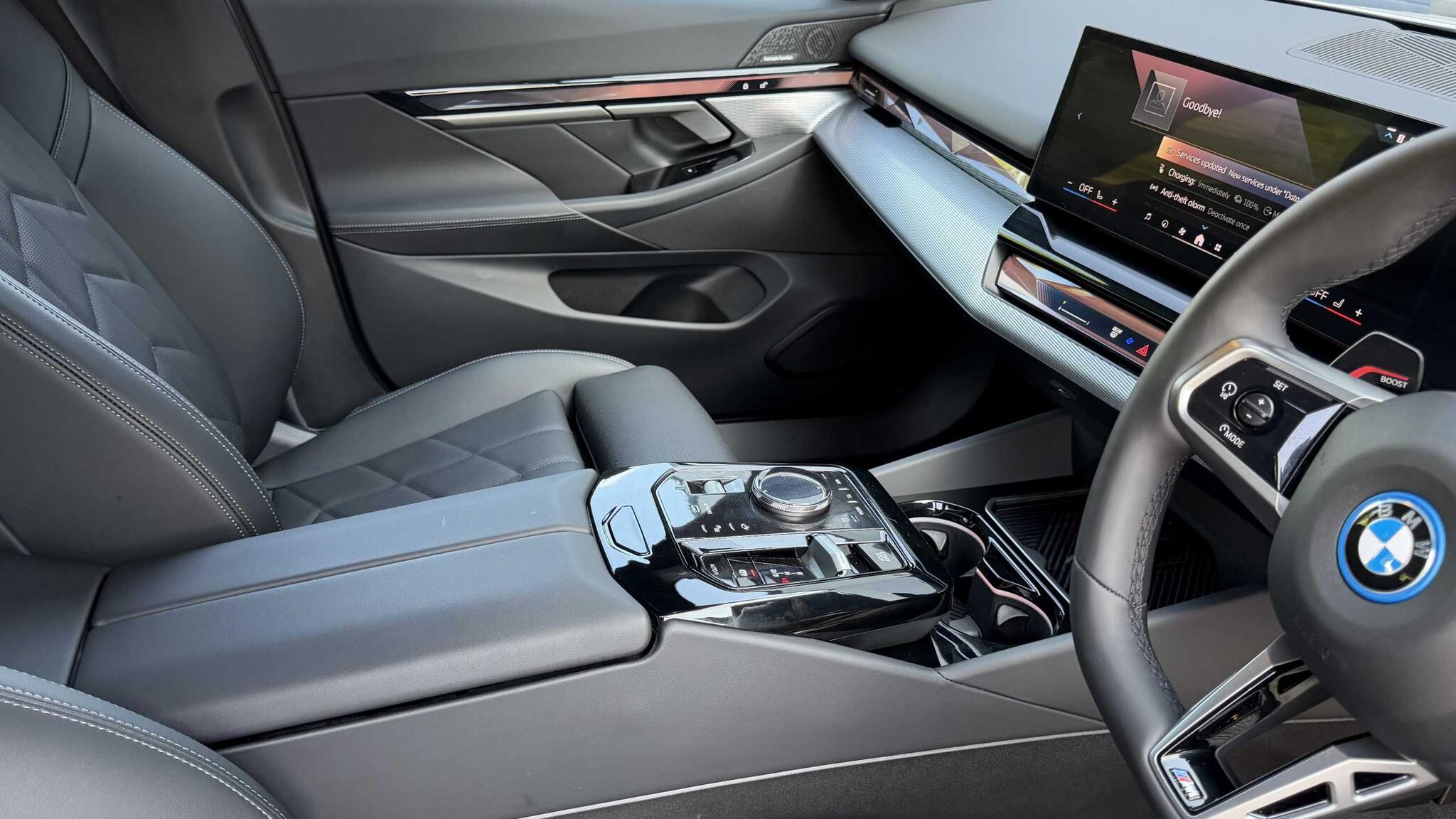BMW i5 view 32