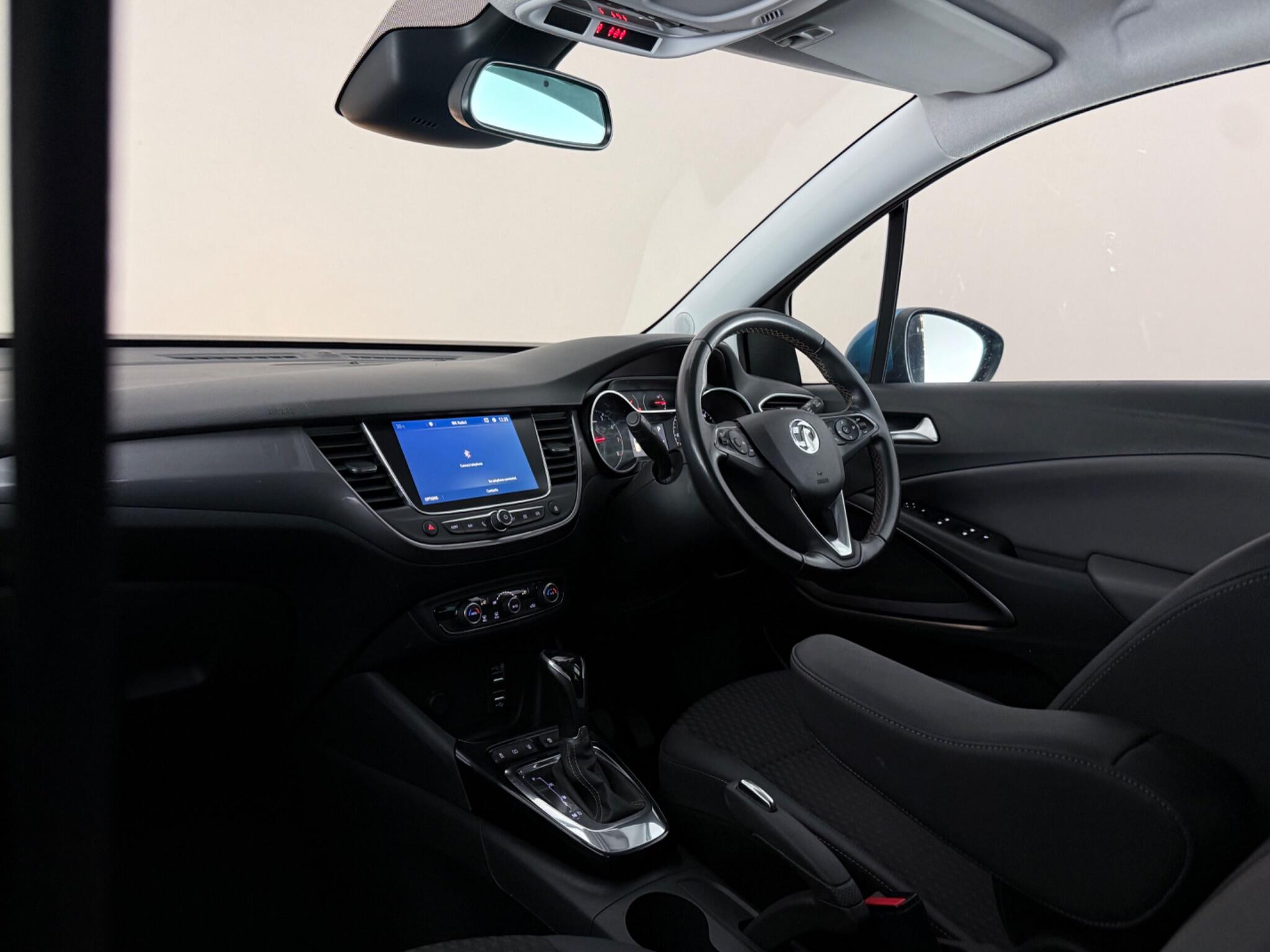 Vauxhall Crossland X view 4