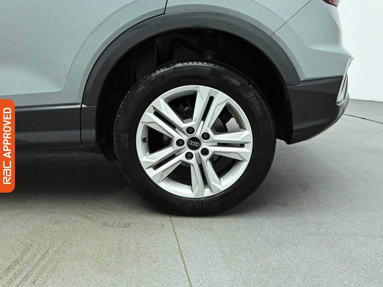 Audi Q2 view 26