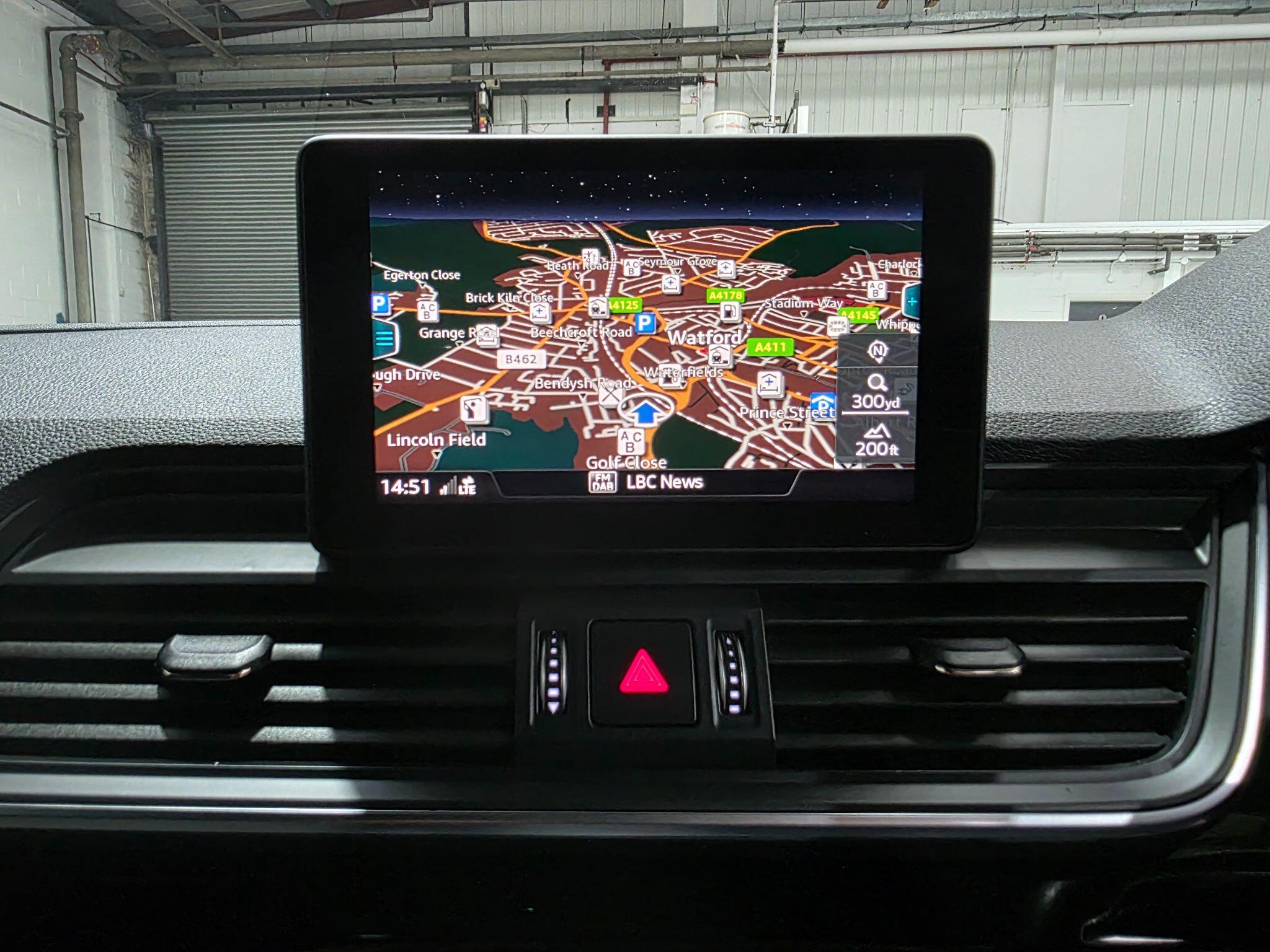 Audi Q5 view 8