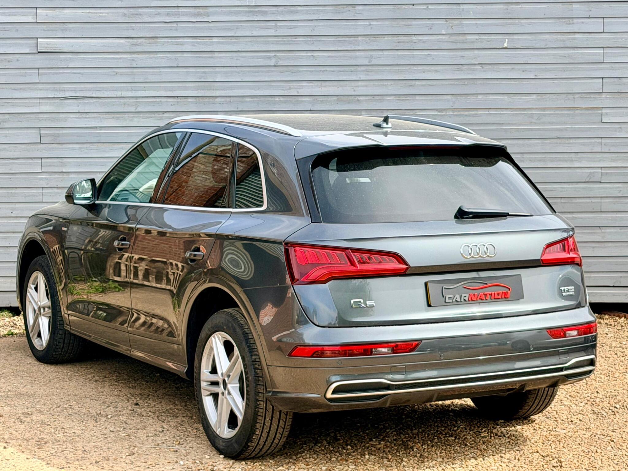 Audi Q5 view 9