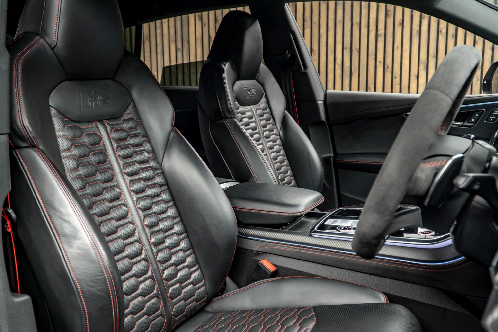 Audi RS Q8 view 2