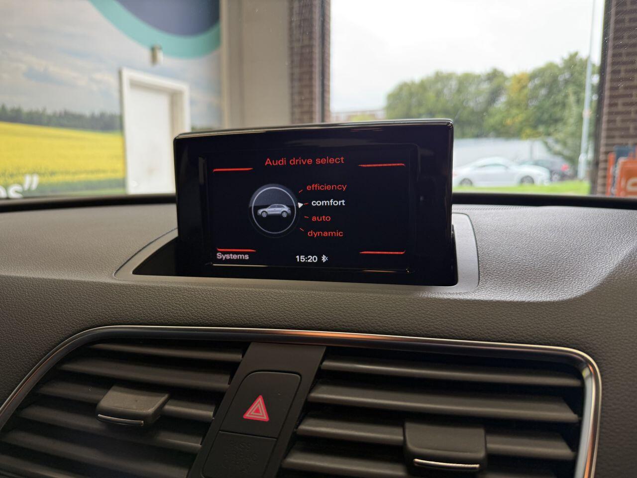 Audi Q3 view 32