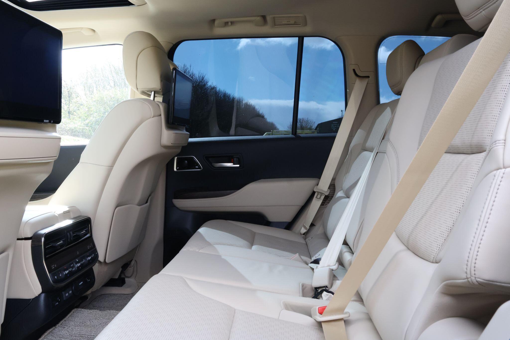 Toyota Land Cruiser view 19