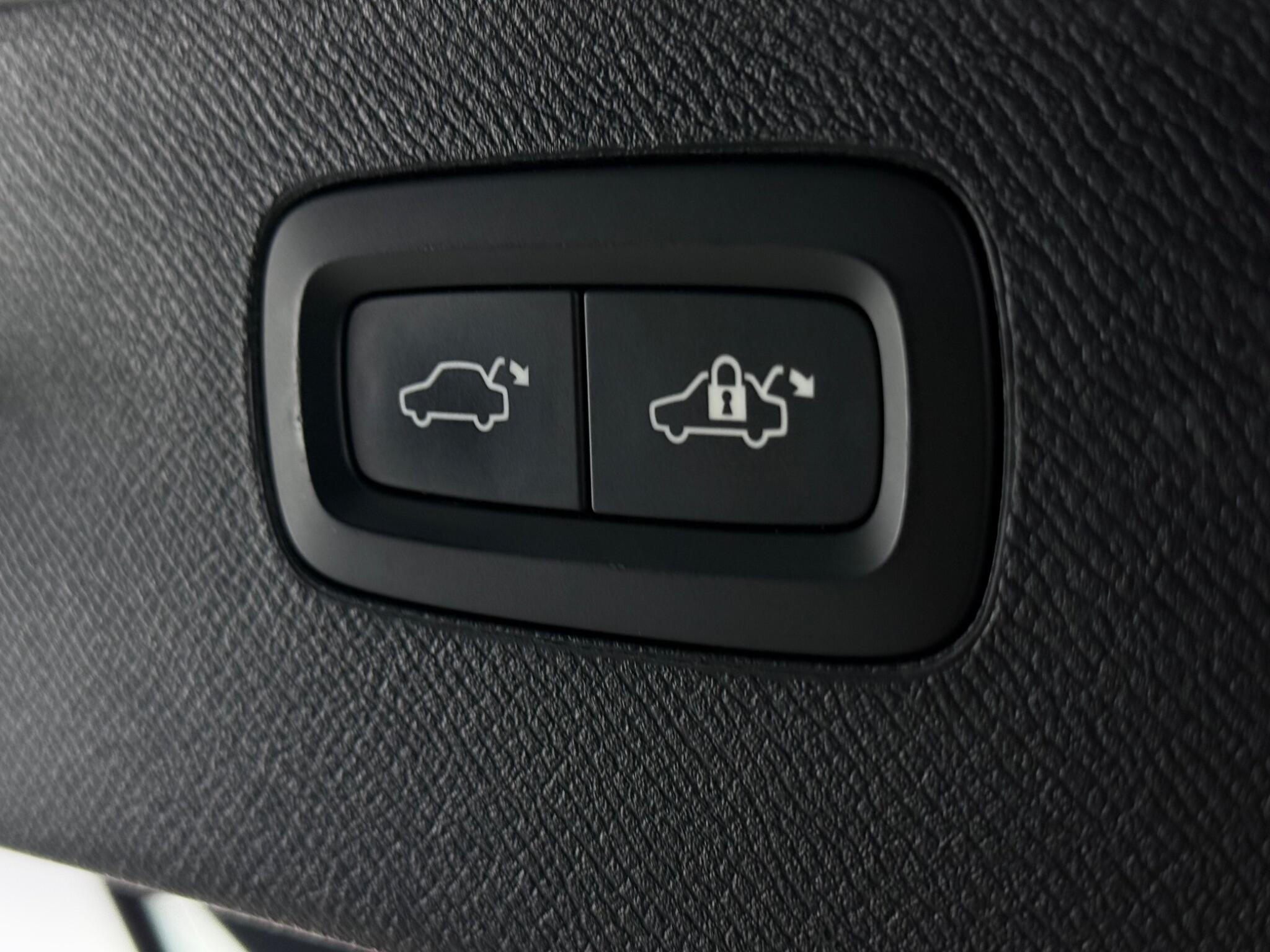 Volvo XC90 view 11