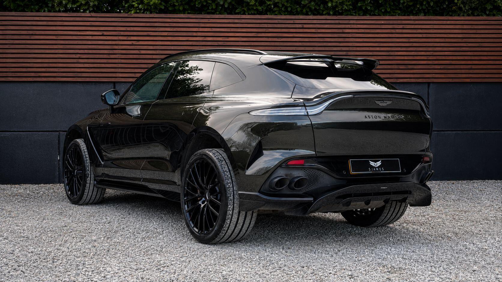 Aston Martin DBX view 11