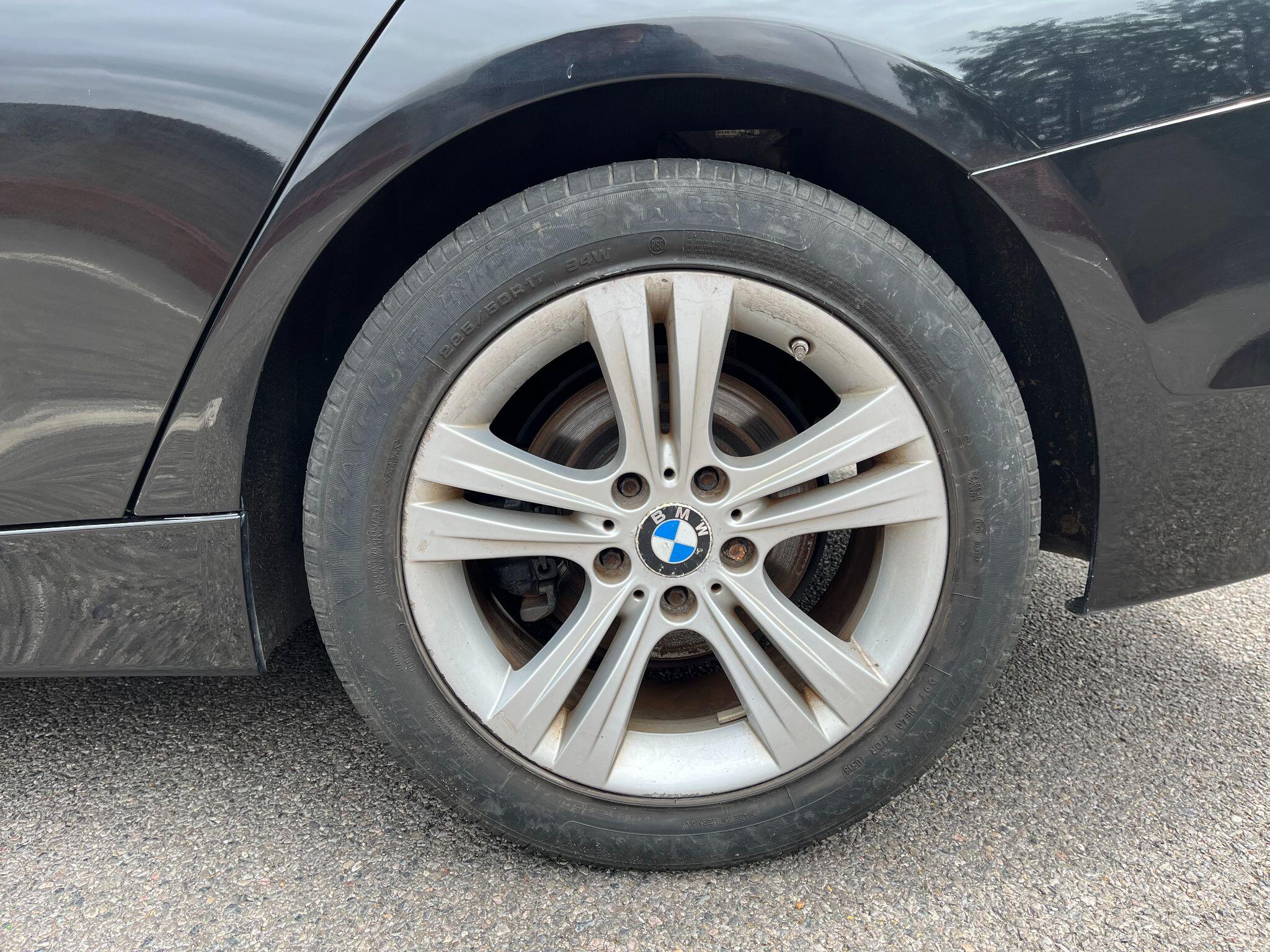 BMW 3 Series view 12