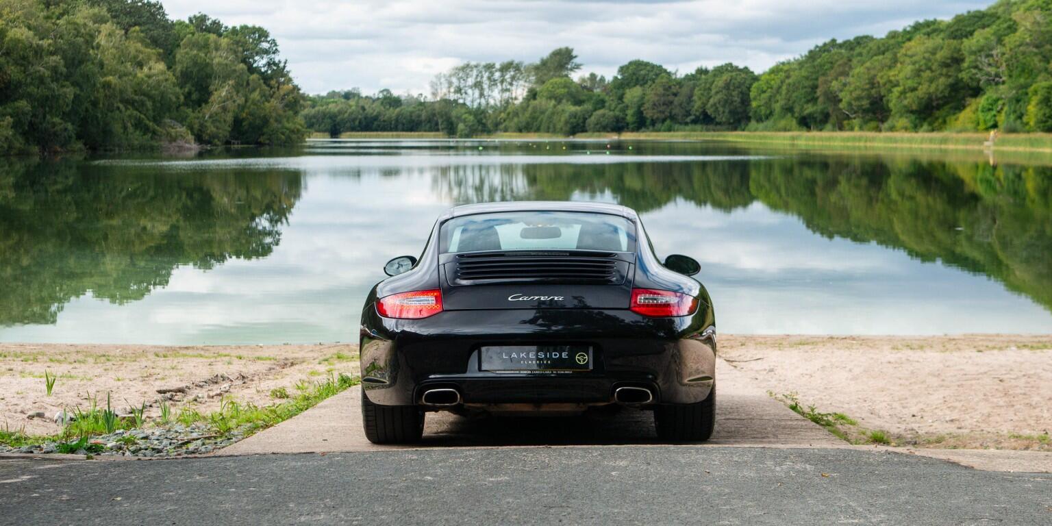Porsche 911 view 5