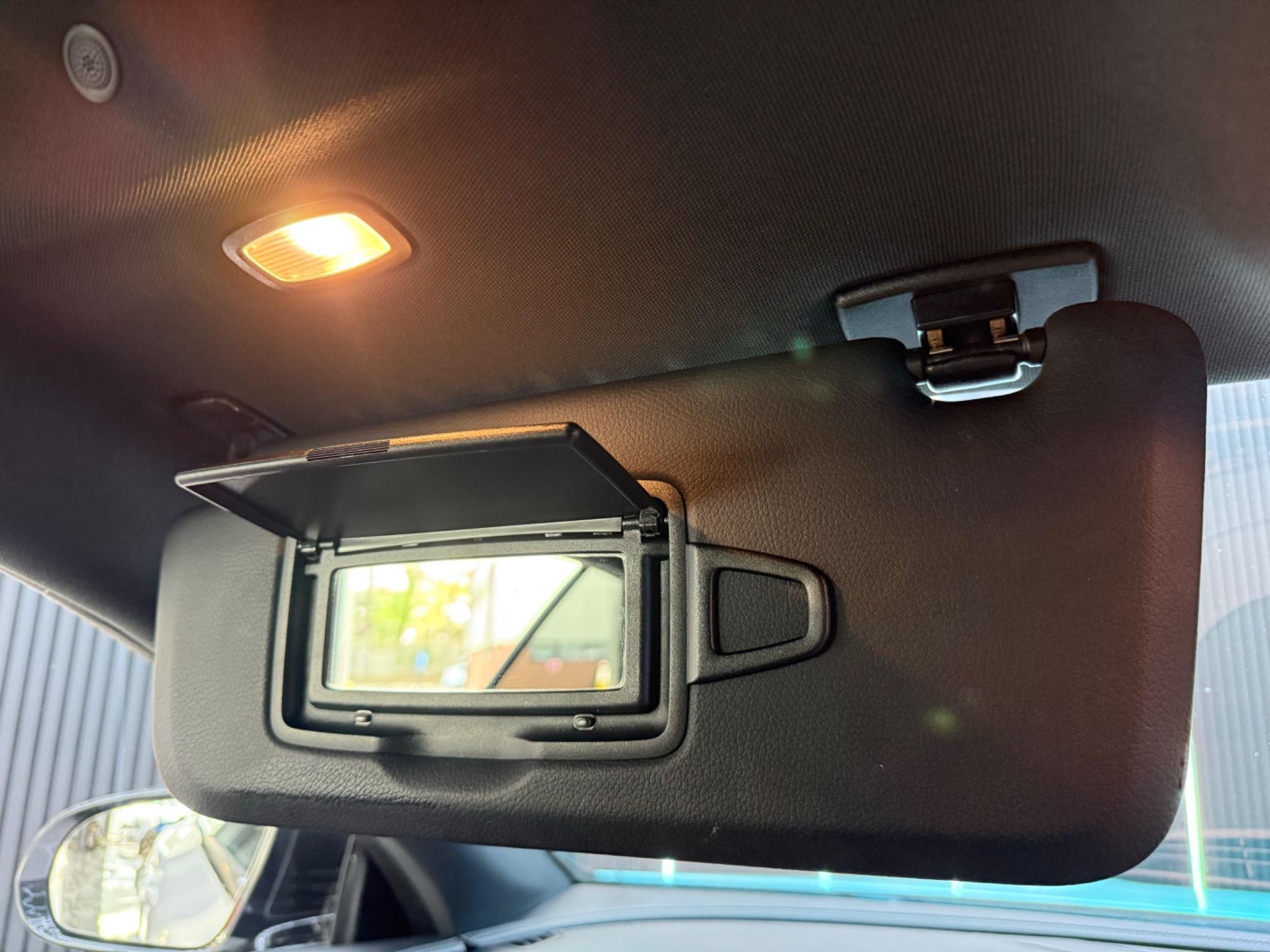 Mercedes-Benz E Class view 21