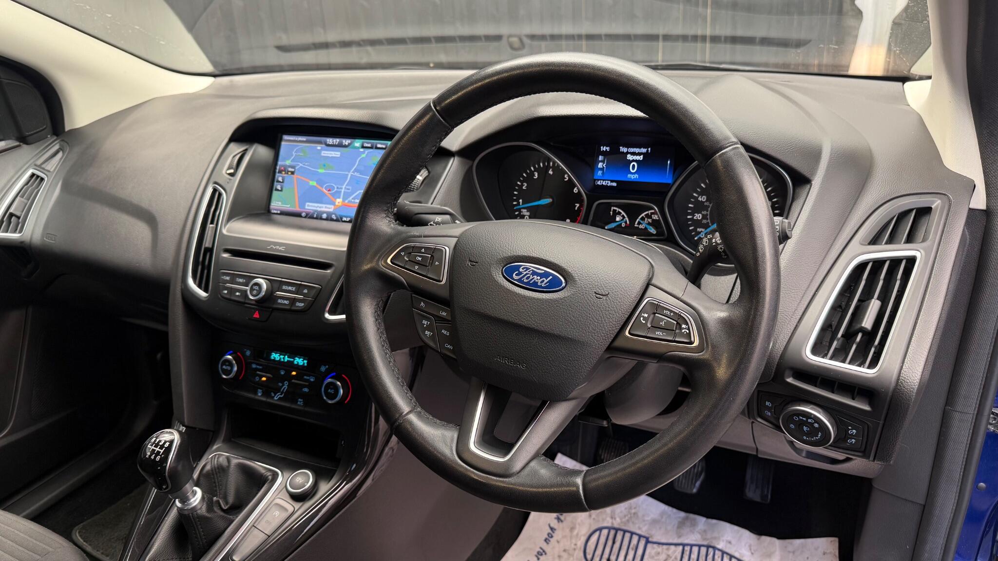 Ford Focus view 22