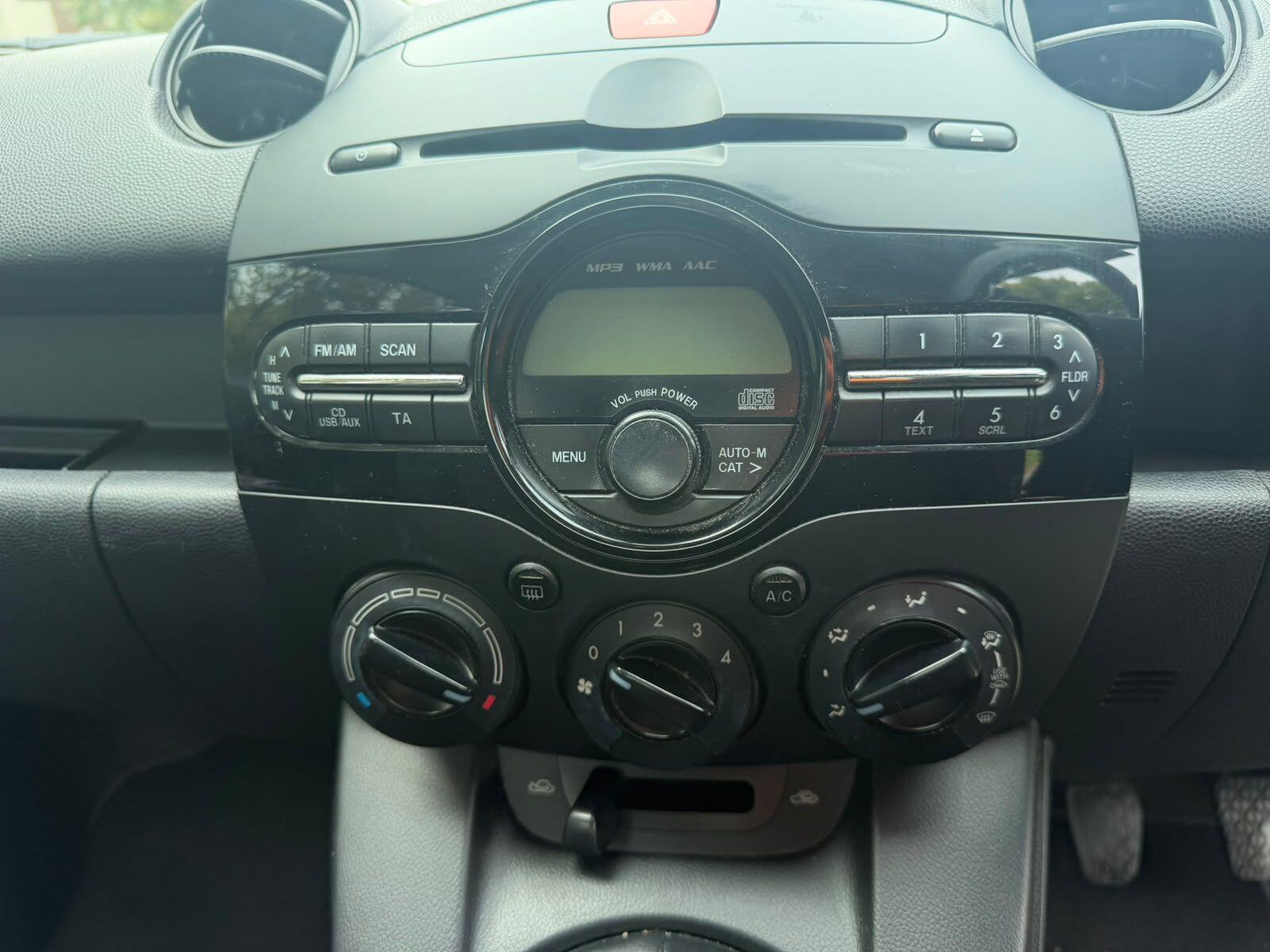Mazda Mazda2 view 22