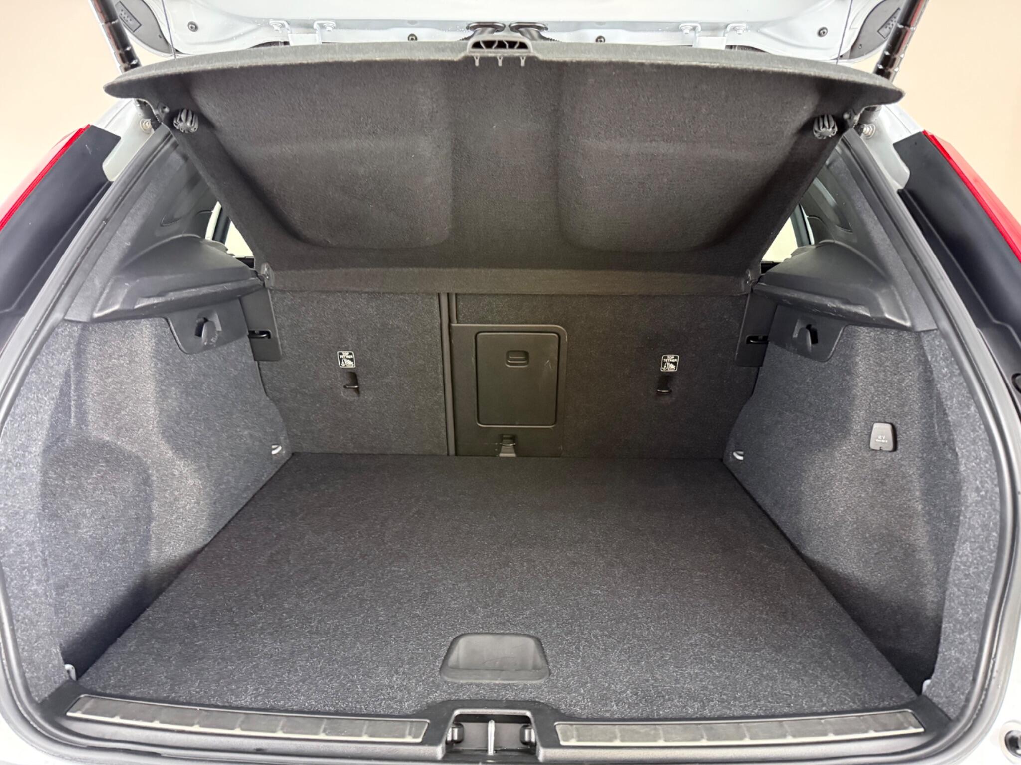 Volvo XC40 view 10