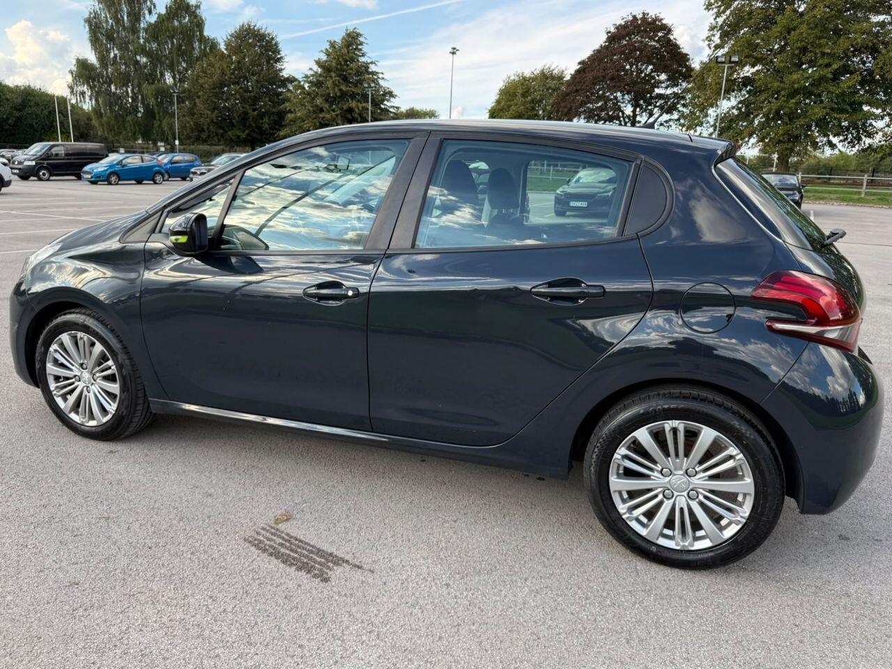 Peugeot 208 view 30