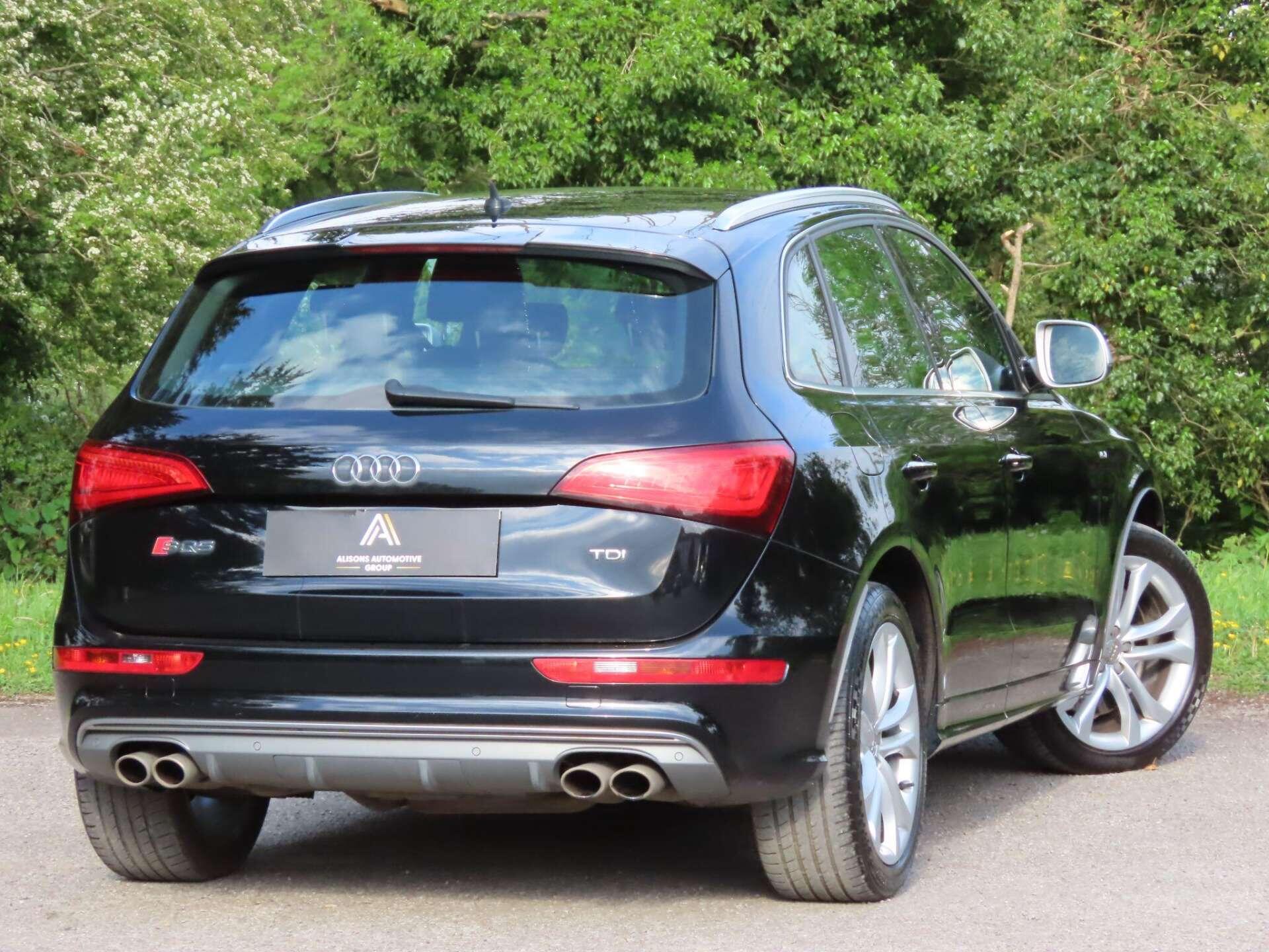 Audi SQ5 view 5