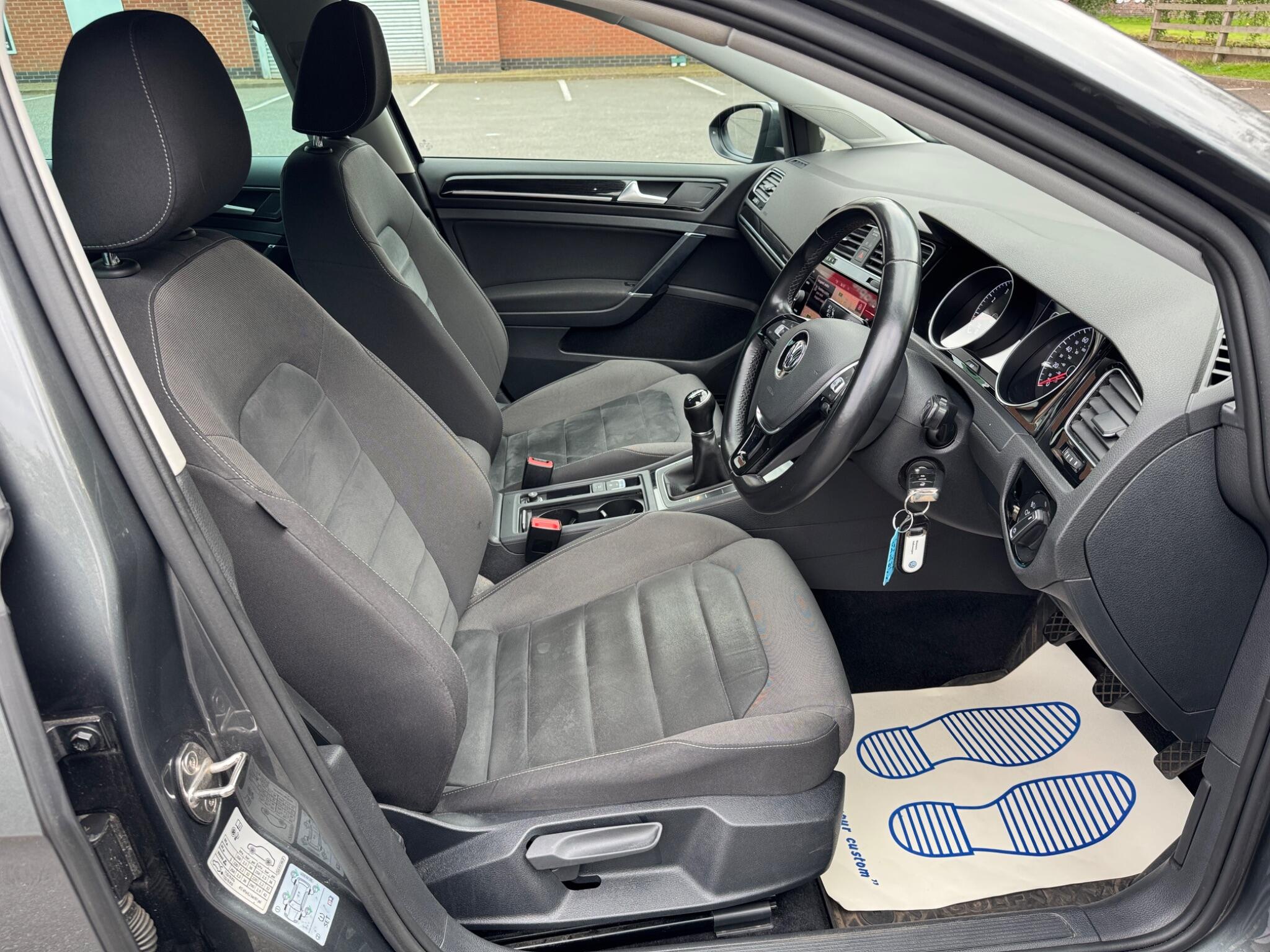 Volkswagen Golf view 21