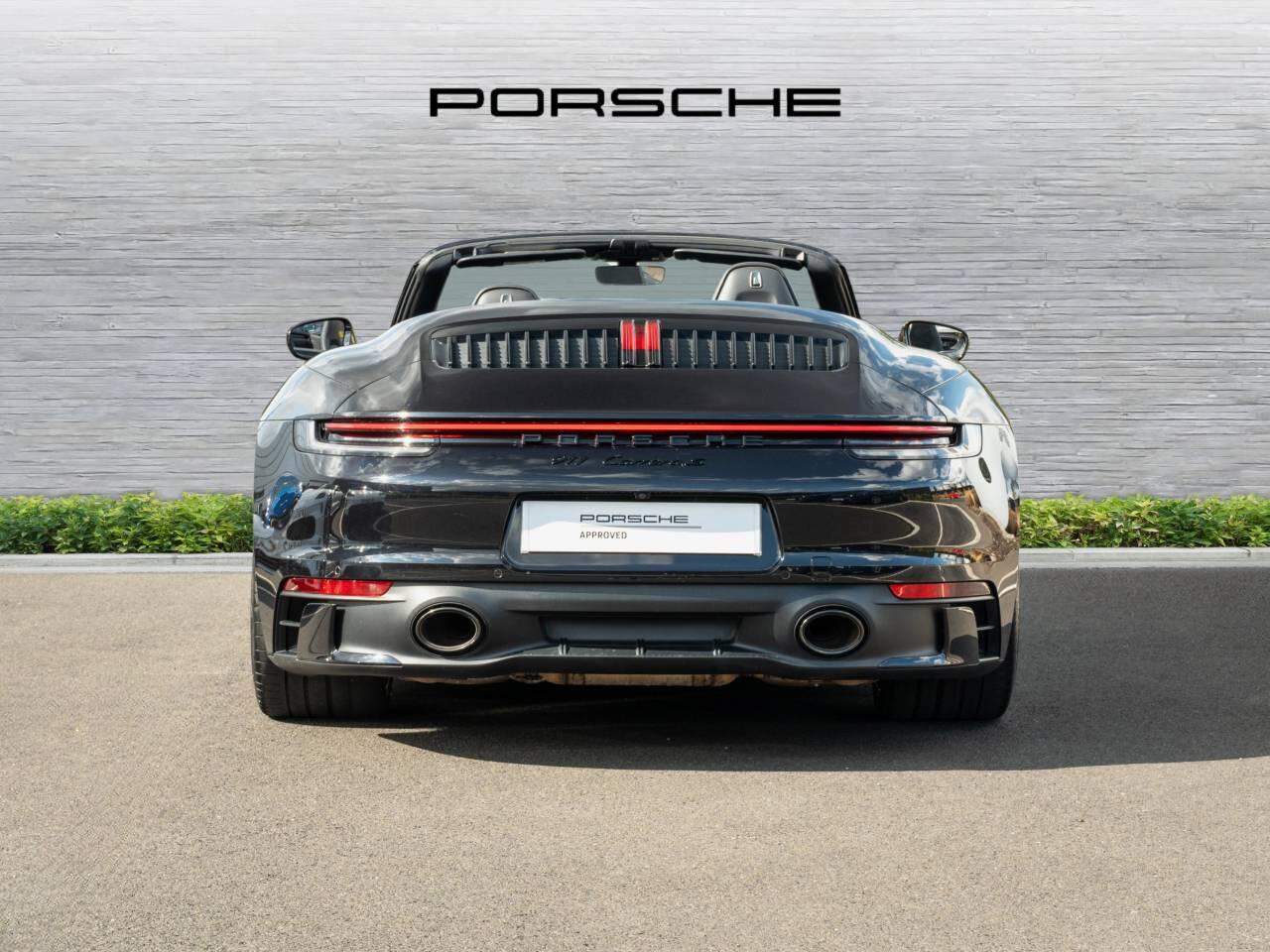 Porsche 911 view 7