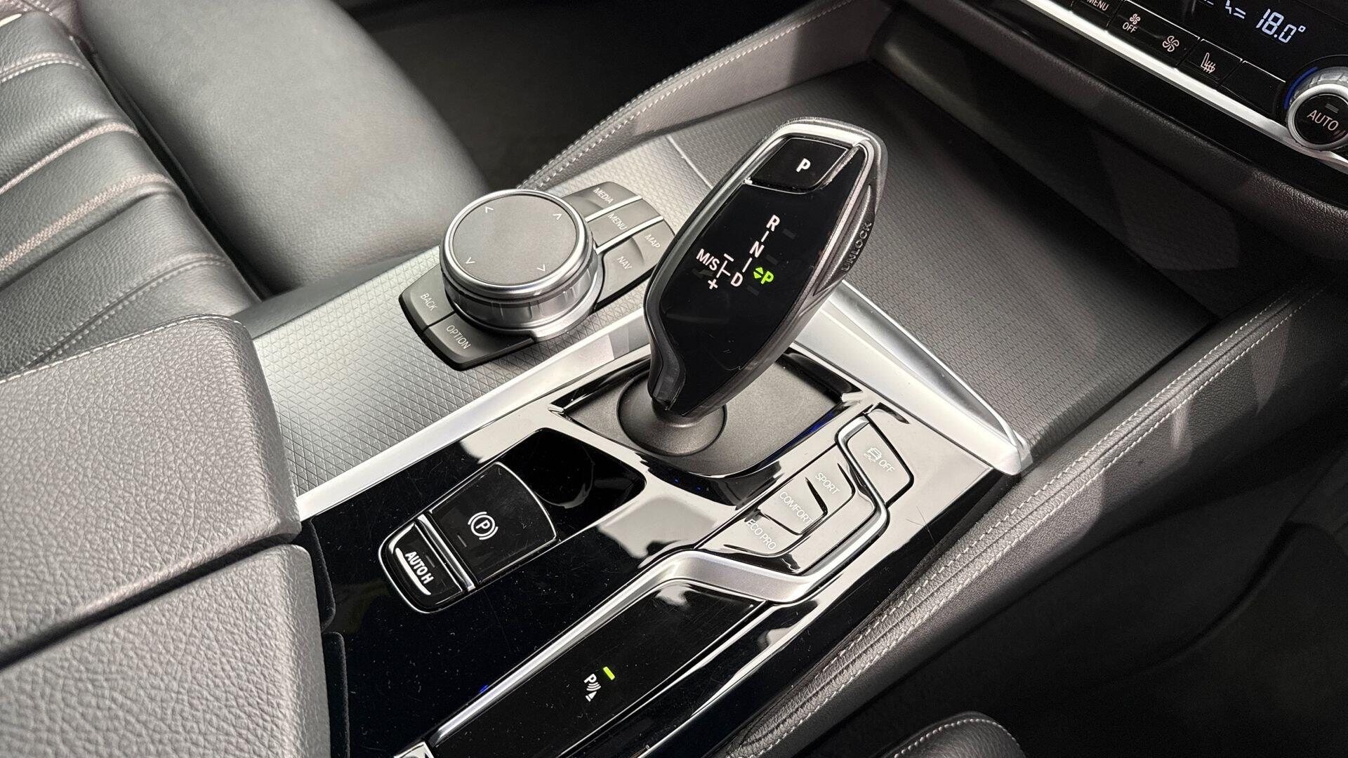 BMW 5 Series view 10