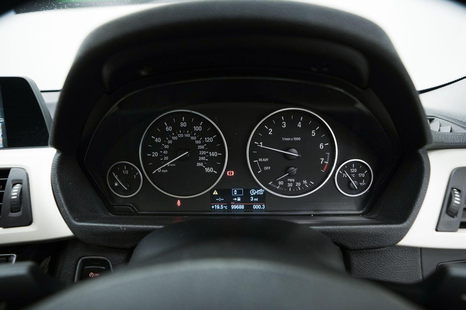 BMW 3 Series view 20