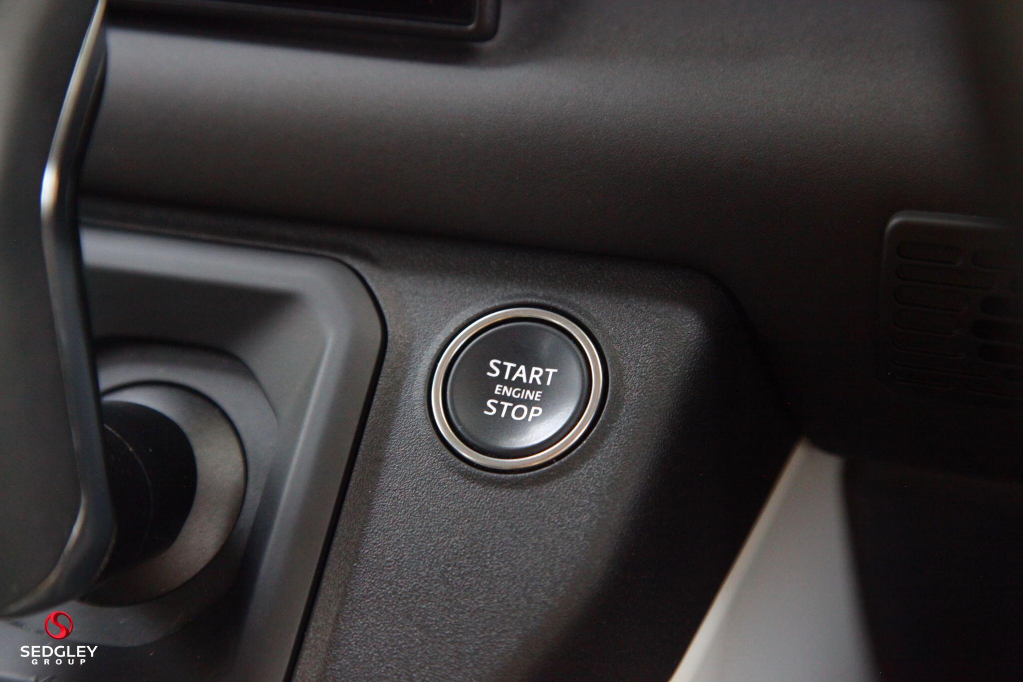 Land Rover Defender view 31