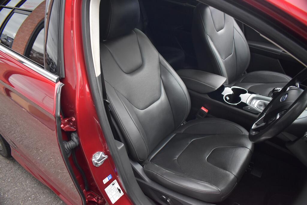 Ford Mondeo view 25