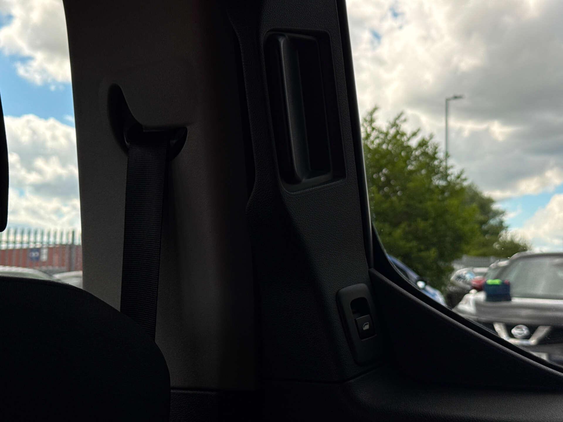 Vauxhall Combo Life view 35