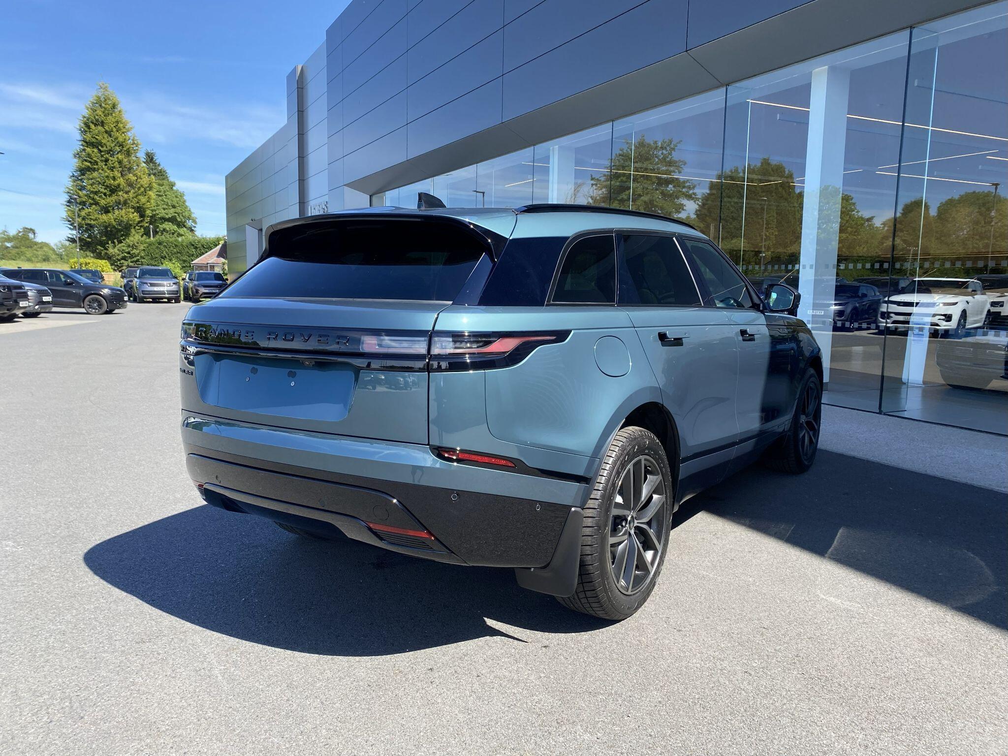 Land Rover Range Rover Velar view 4