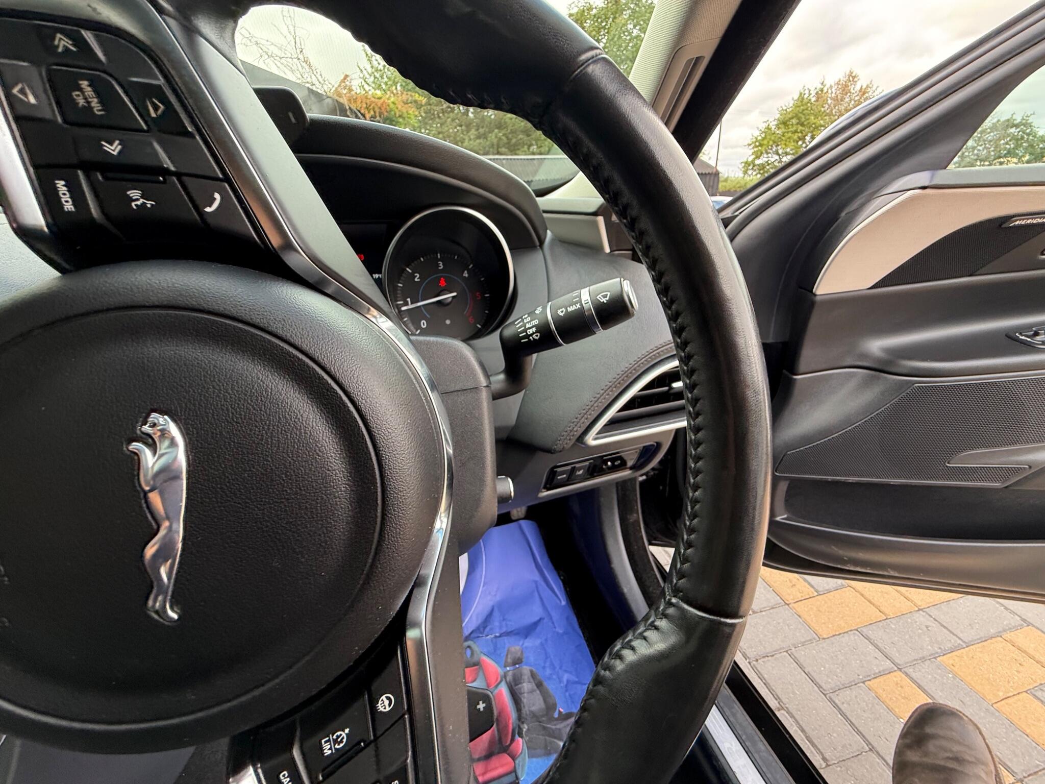 Jaguar Xe view 32