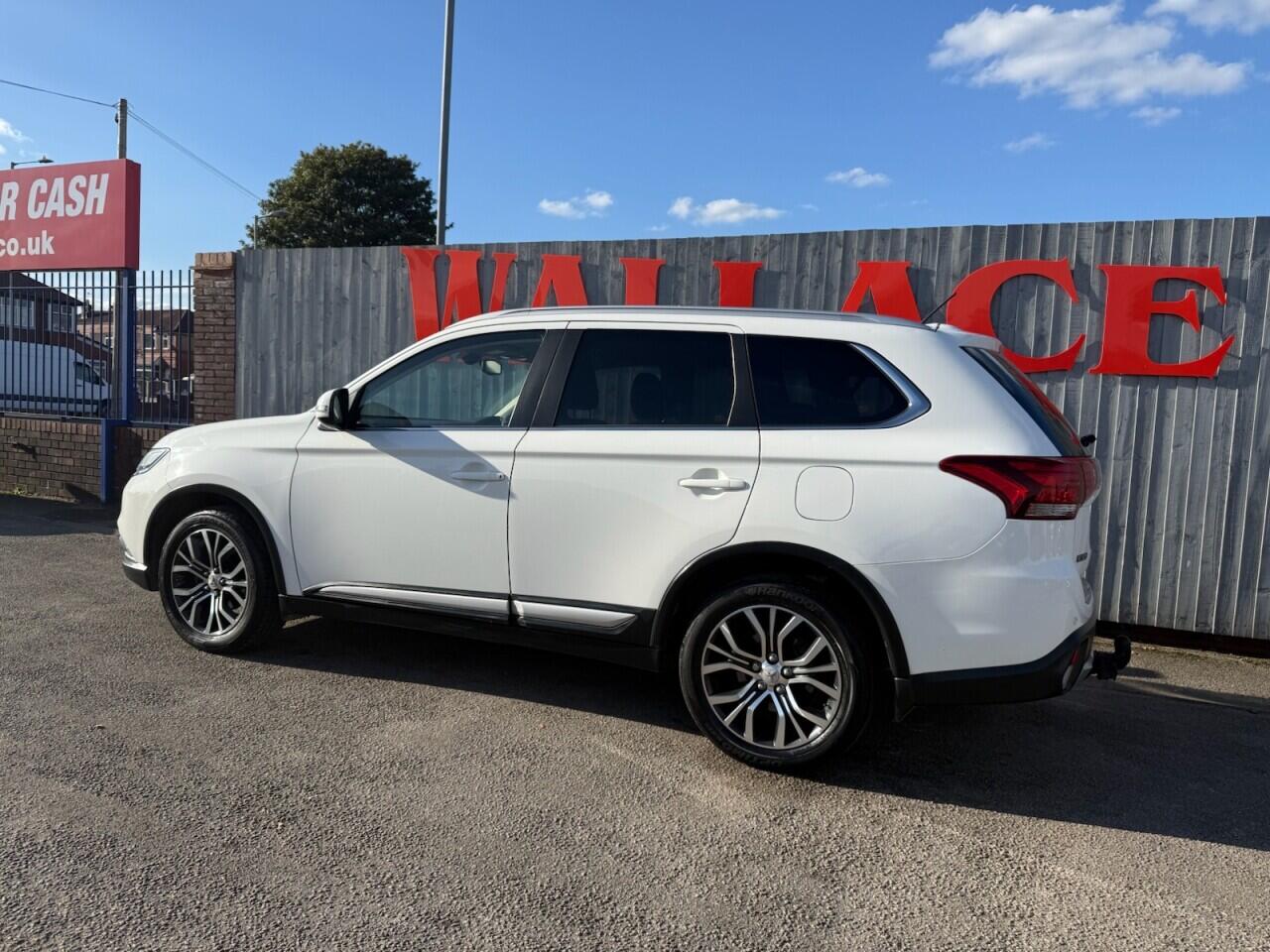 Mitsubishi Outlander view 28