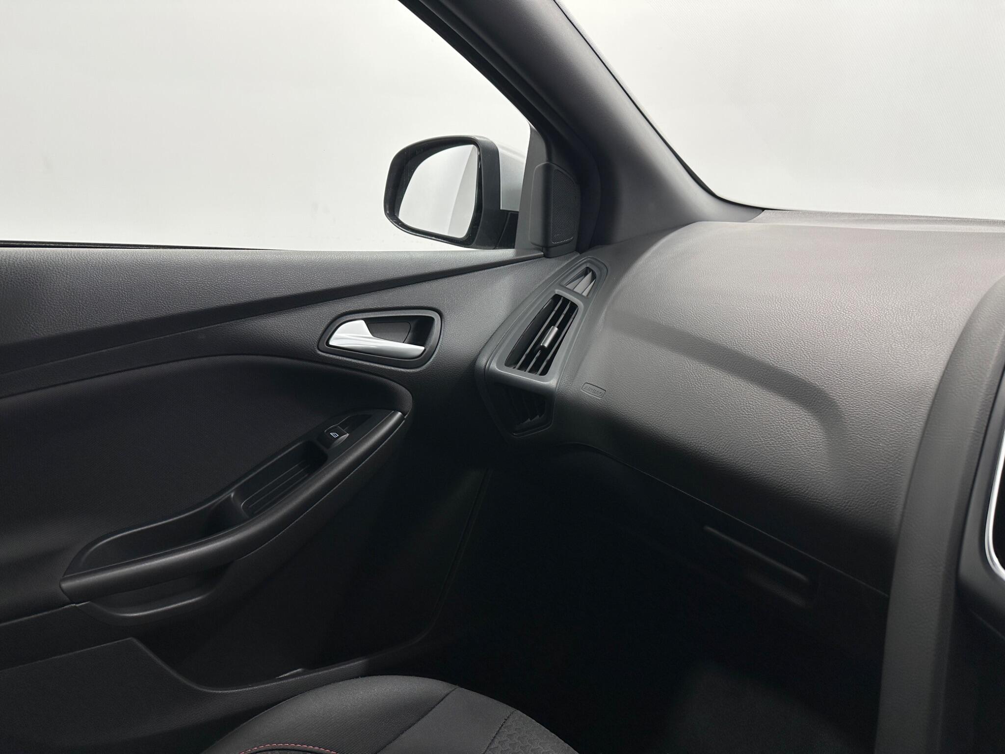 Ford Focus view 26