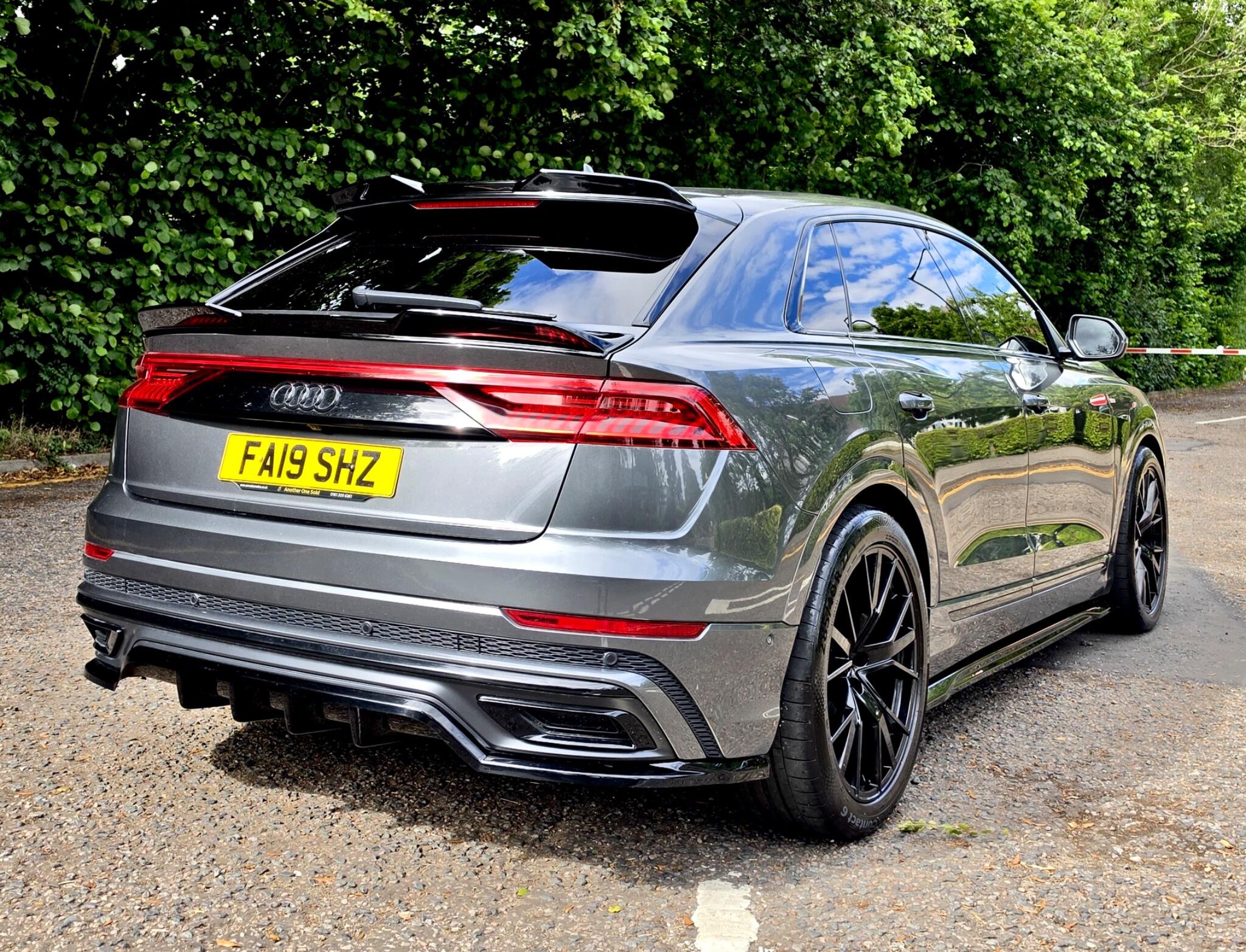 Audi Q8 view 21