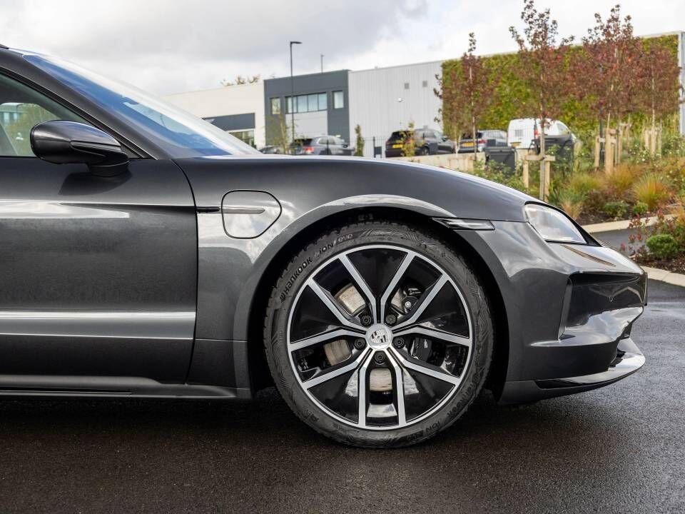 Porsche Taycan view 60