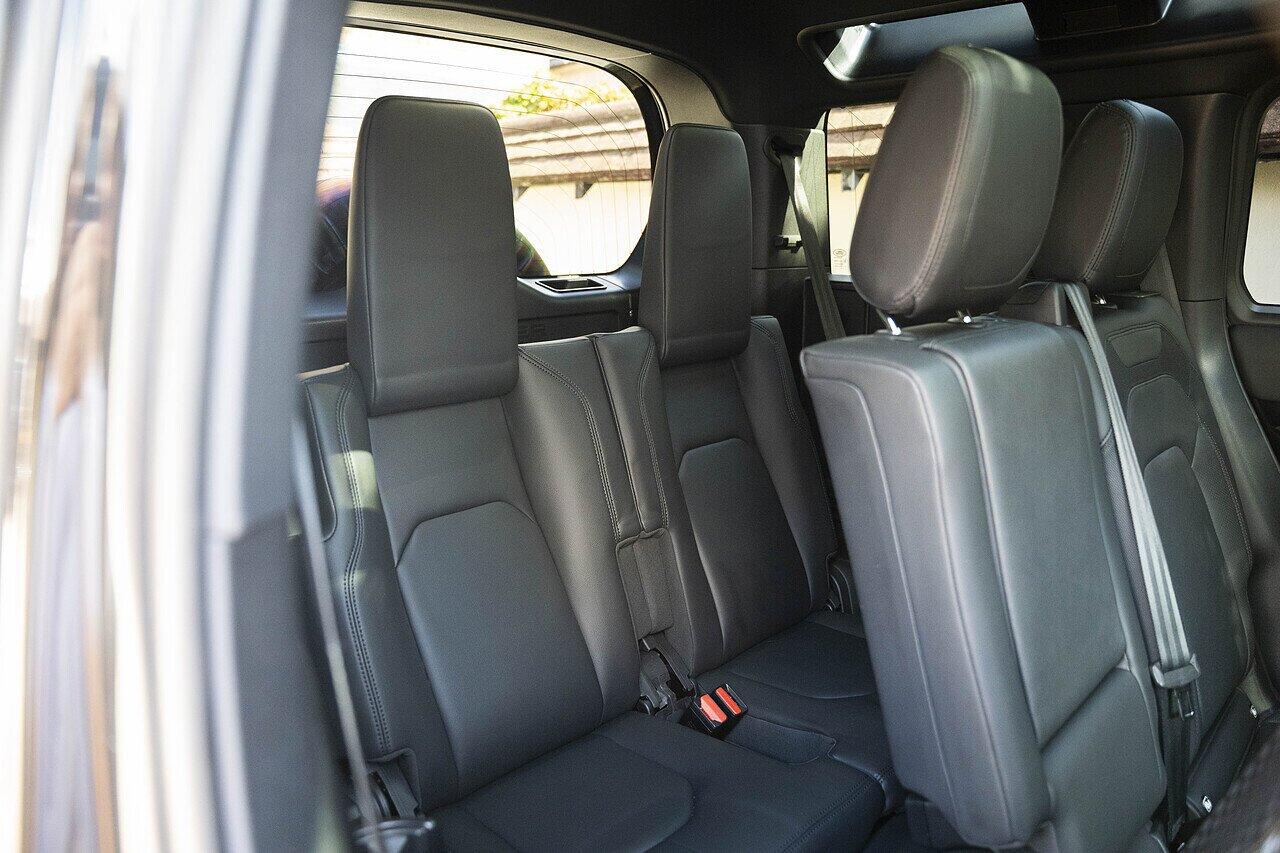 Land Rover Defender view 17